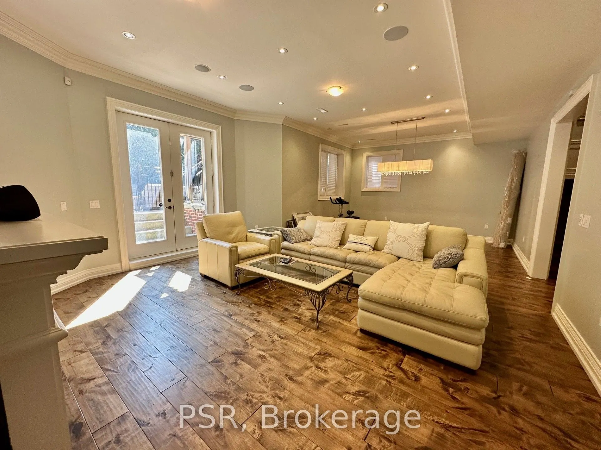 633 St Germain Avenue