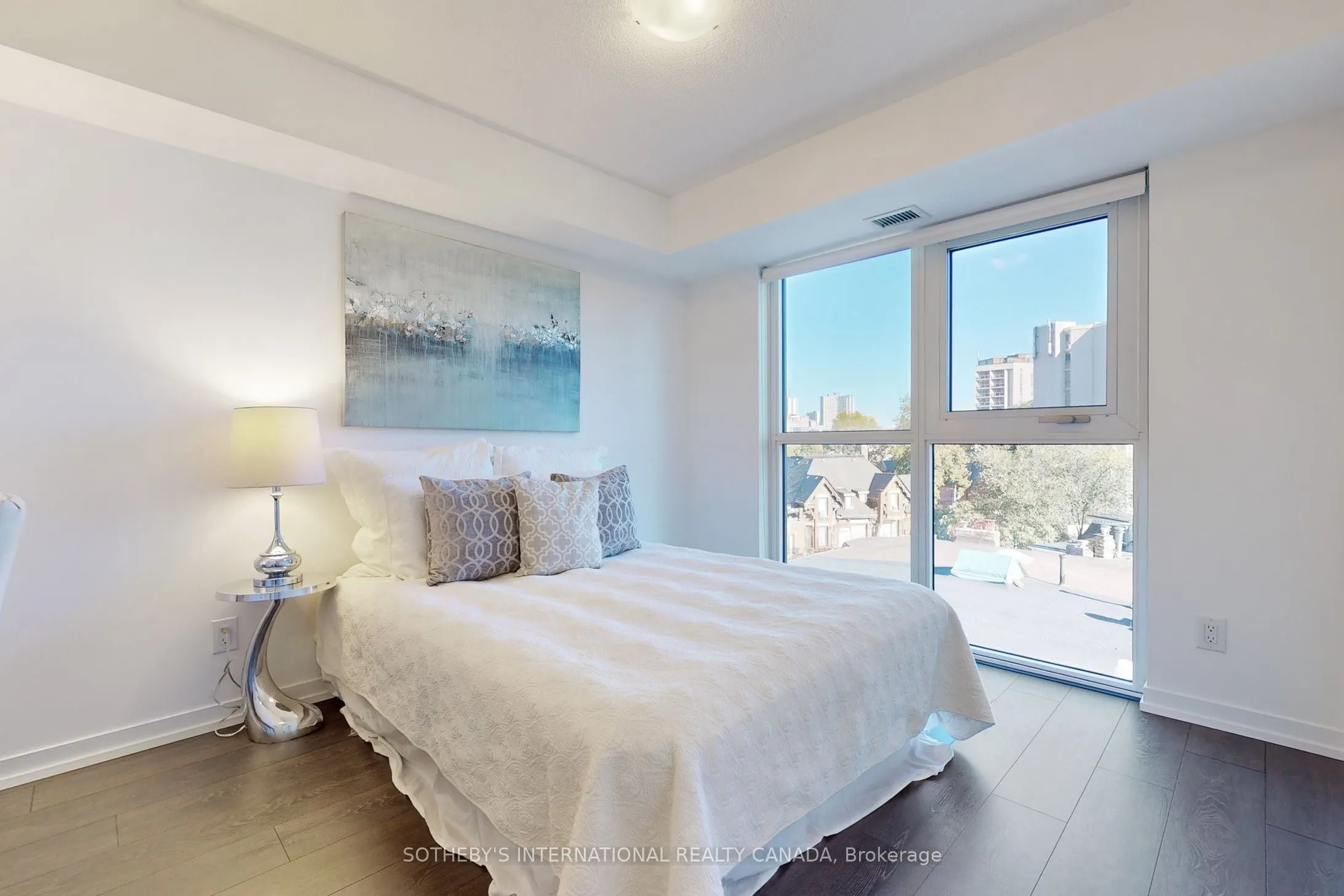 219 Dundas Street E, #612