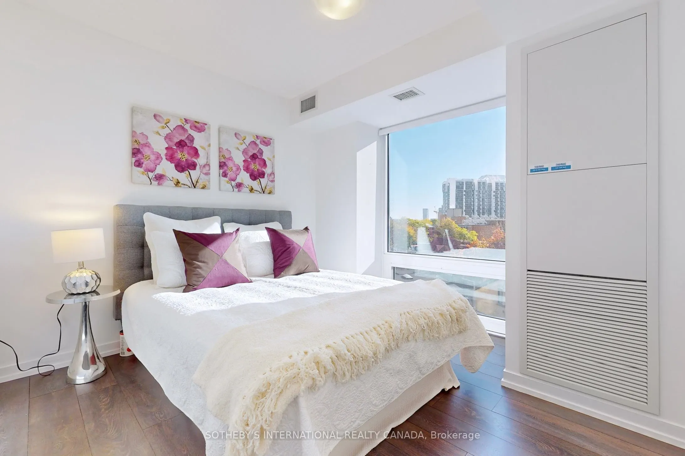 219 Dundas Street E, #612