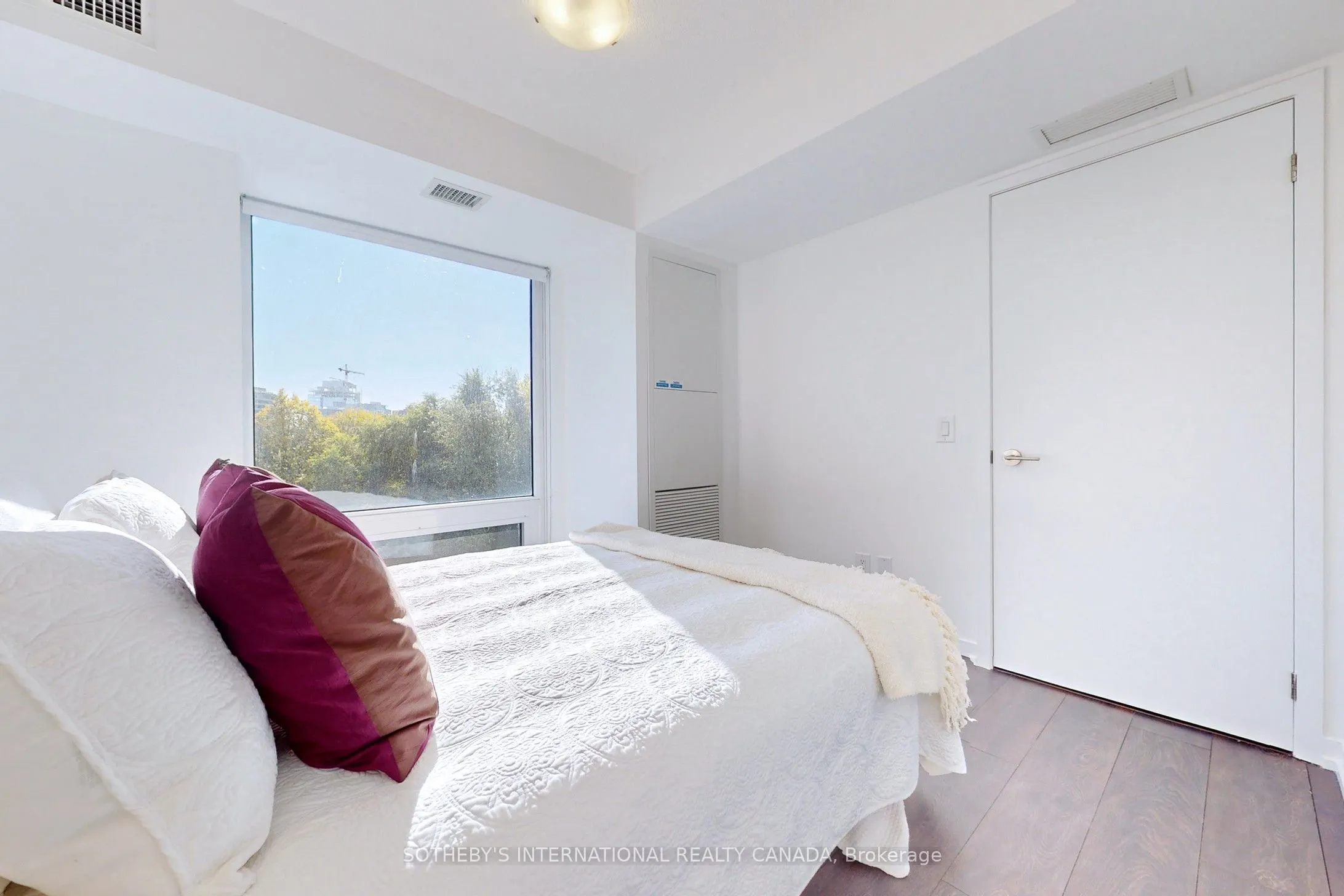 219 Dundas Street E, #612