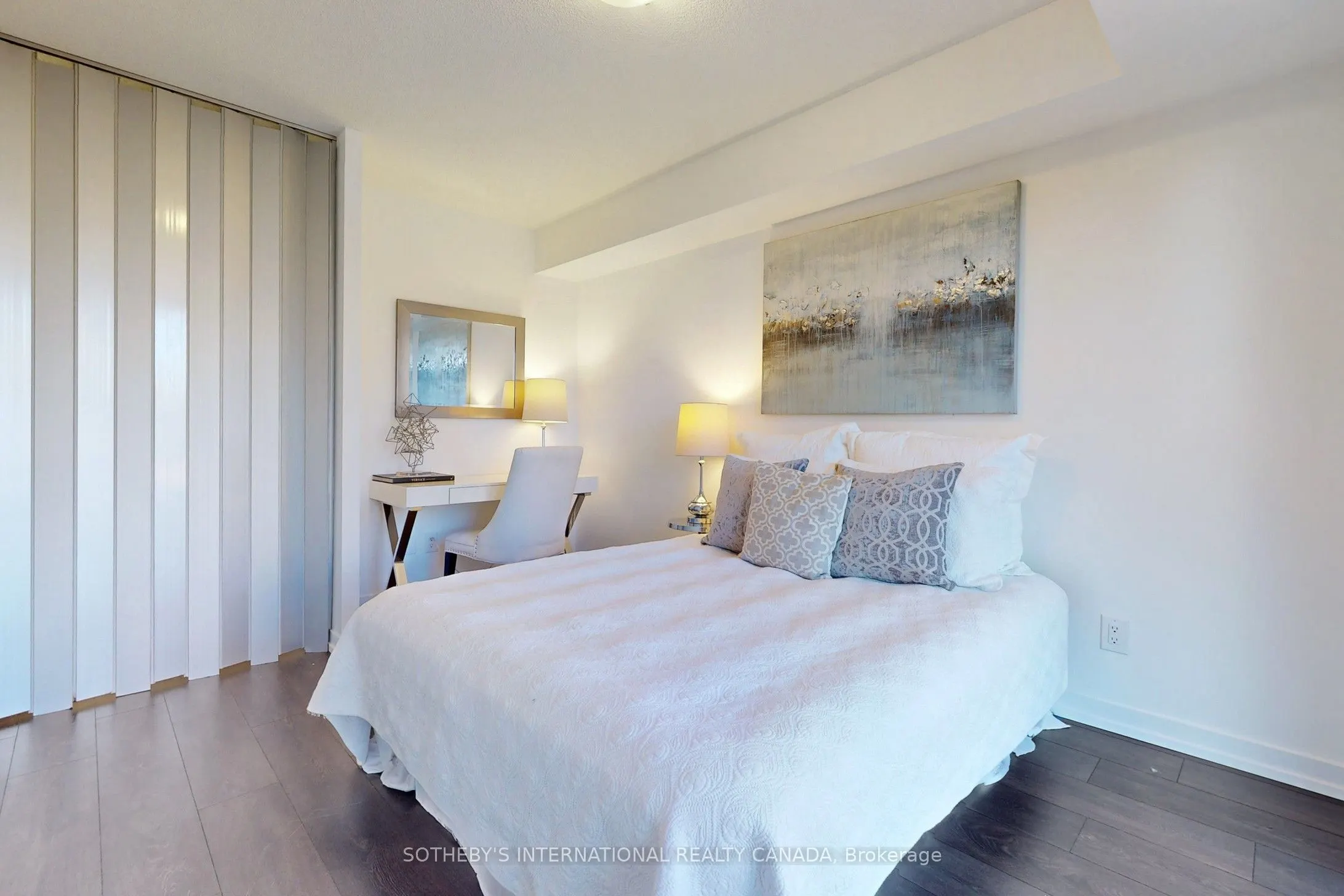 219 Dundas Street E, #612