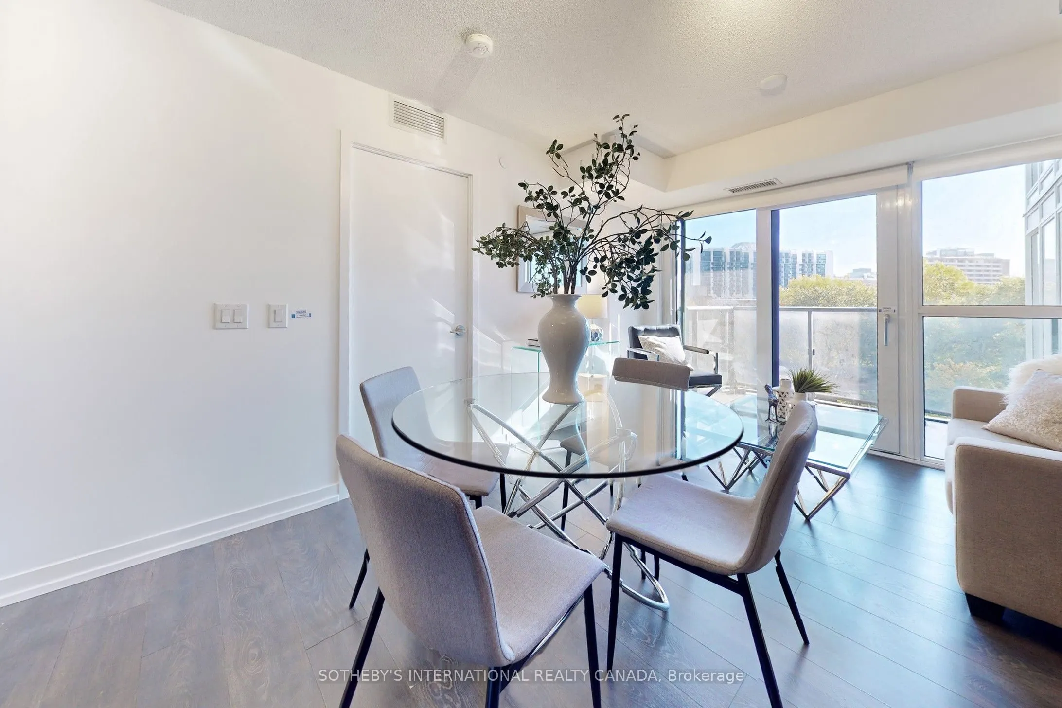 219 Dundas Street E, #612