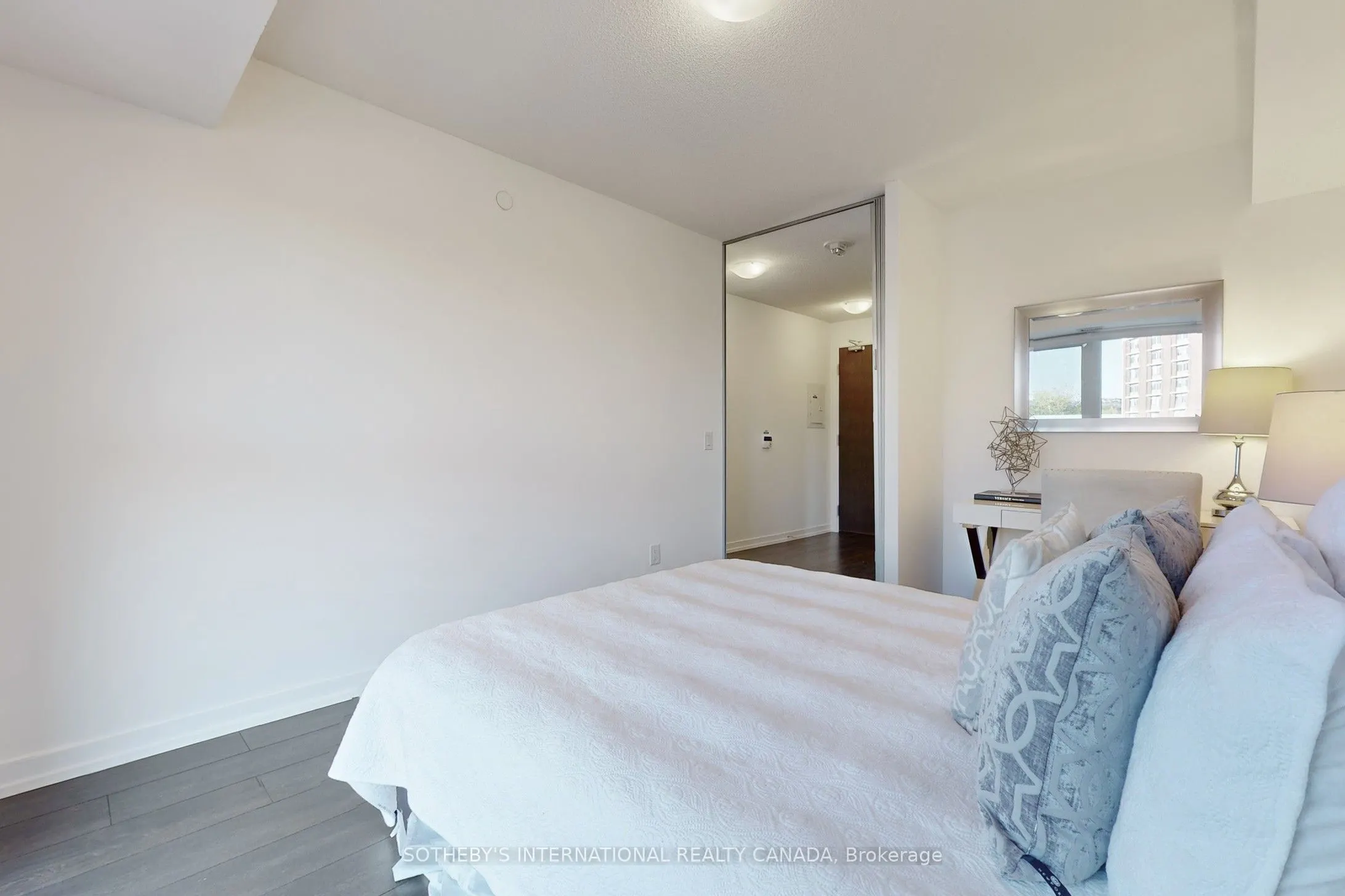 219 Dundas Street E, #612