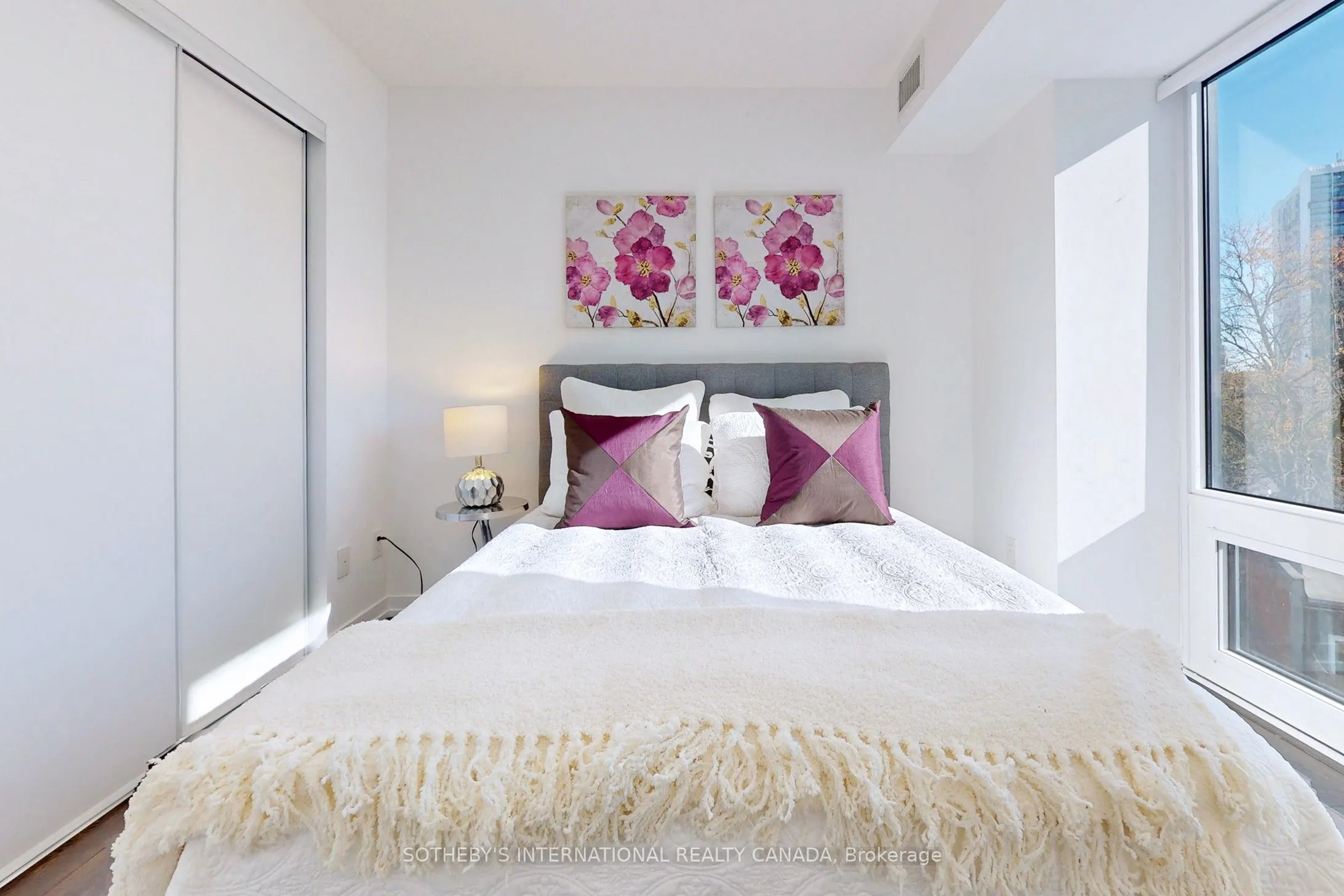 219 Dundas Street E, #612