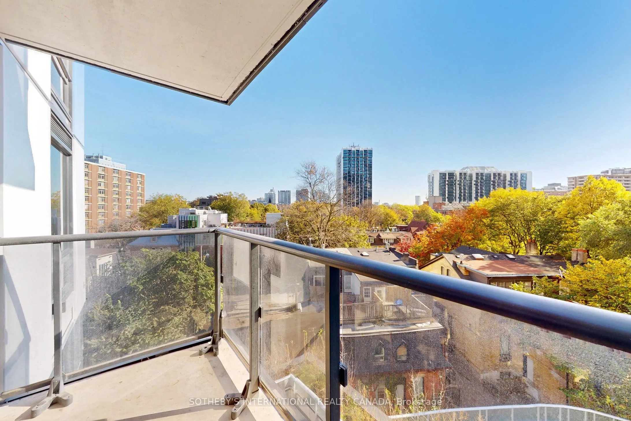 219 Dundas Street E, #612