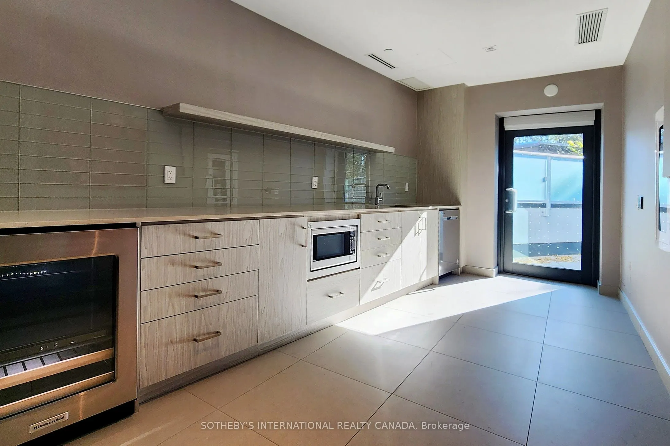 219 Dundas Street E, #612