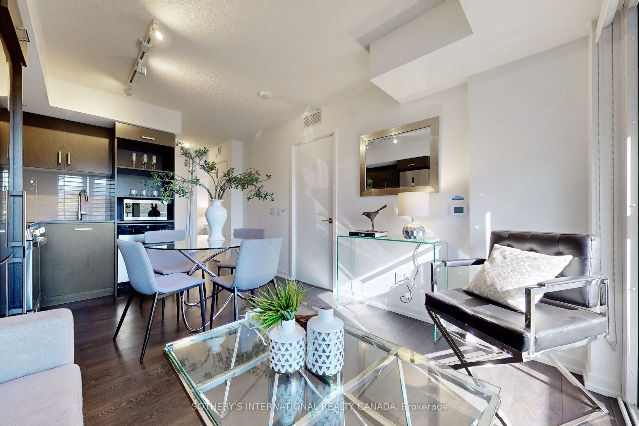 219 Dundas Street E, #612