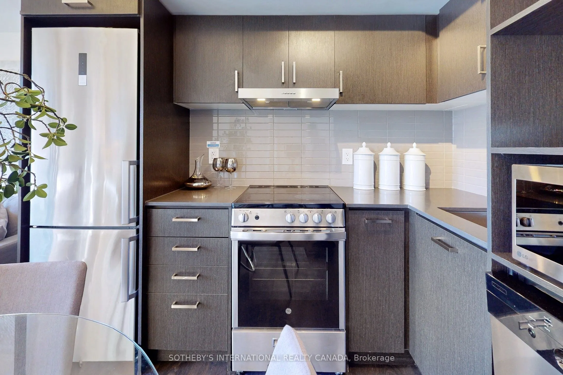 219 Dundas Street E, #612