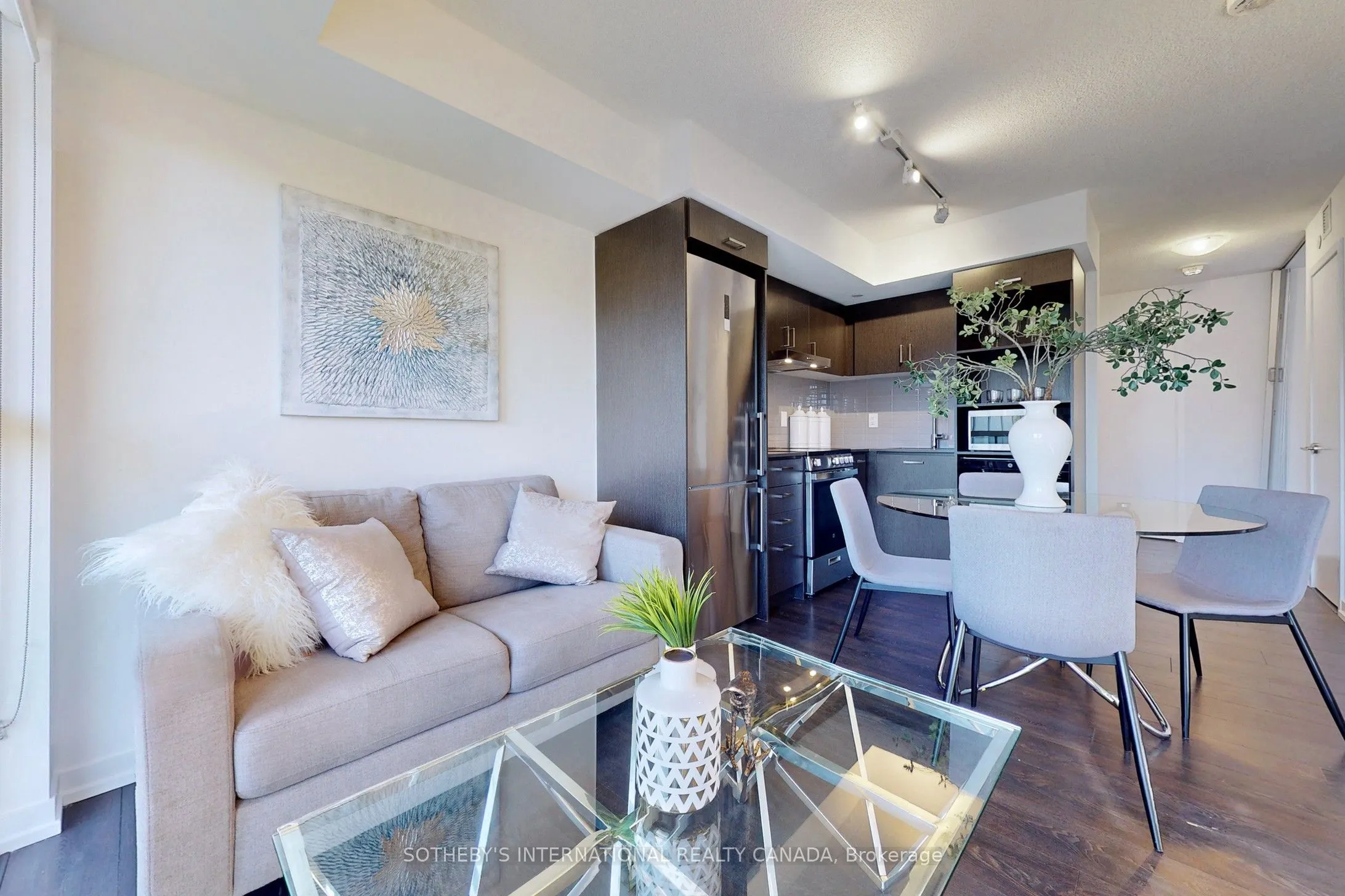 219 Dundas Street E, #612