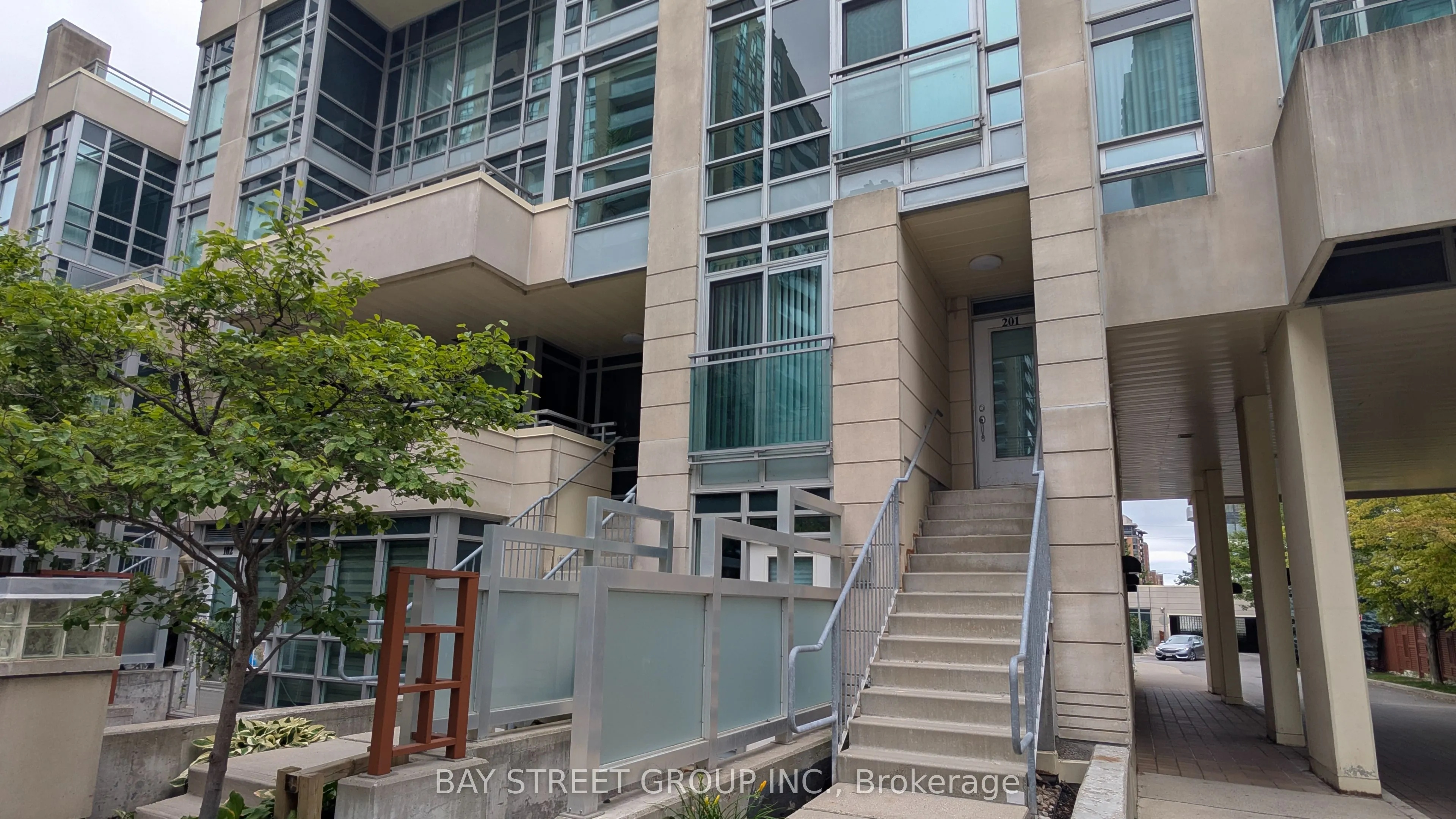 21 Olive Avenue, #TH201