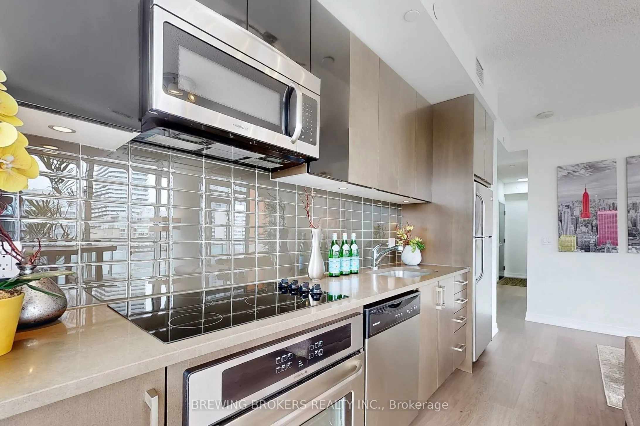 89 Dunfield Avenue, #902