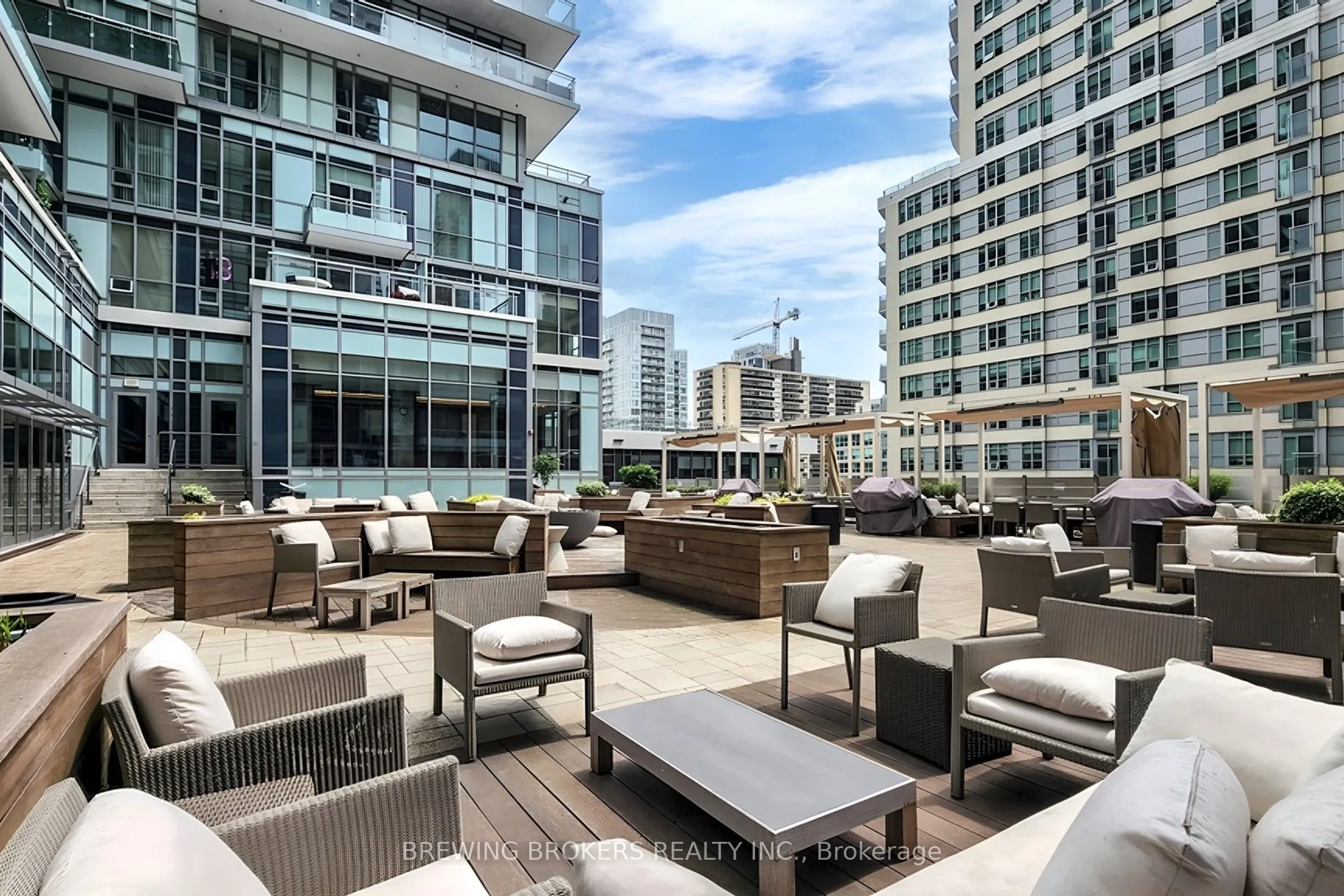 89 Dunfield Avenue, #902