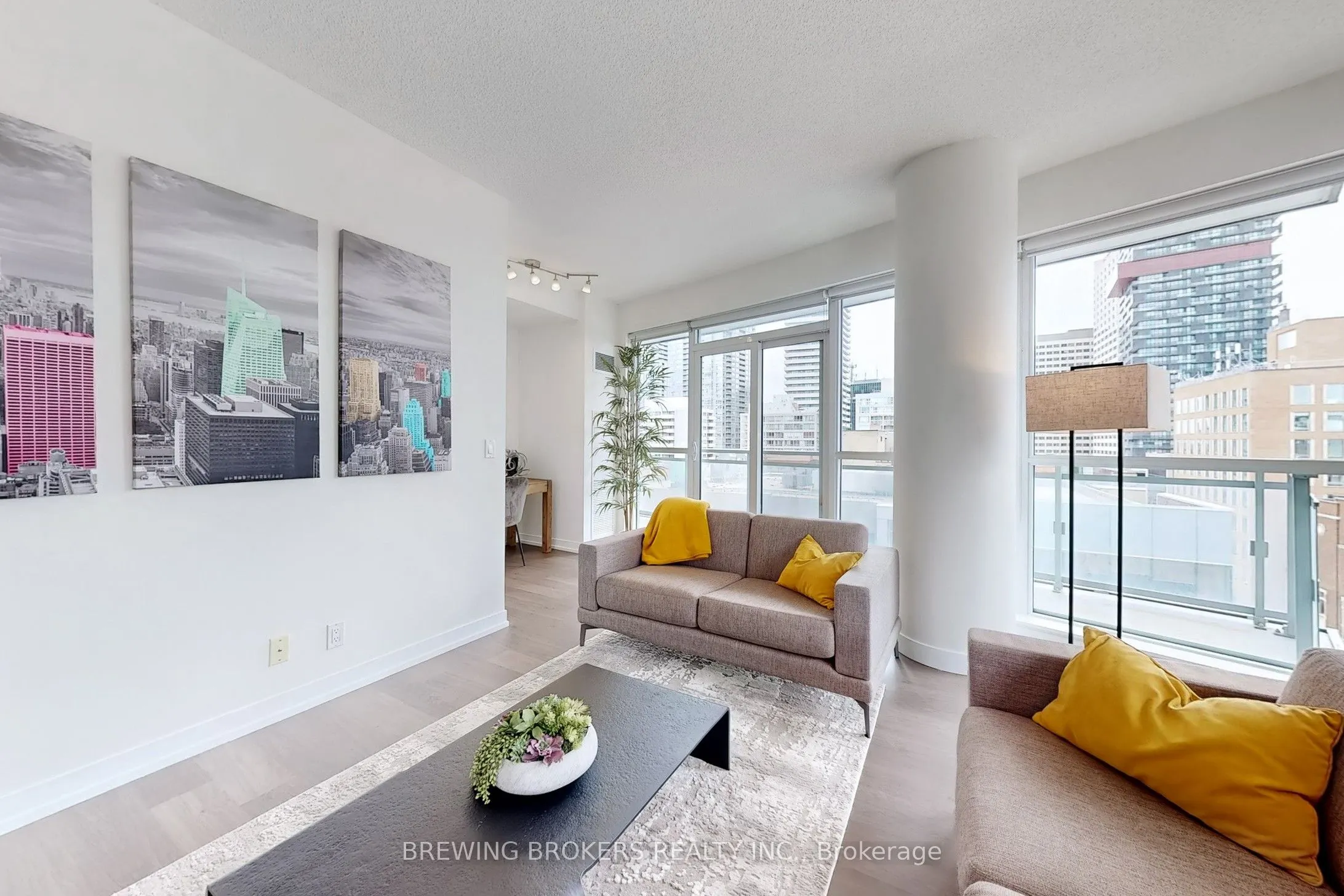 89 Dunfield Avenue, #902