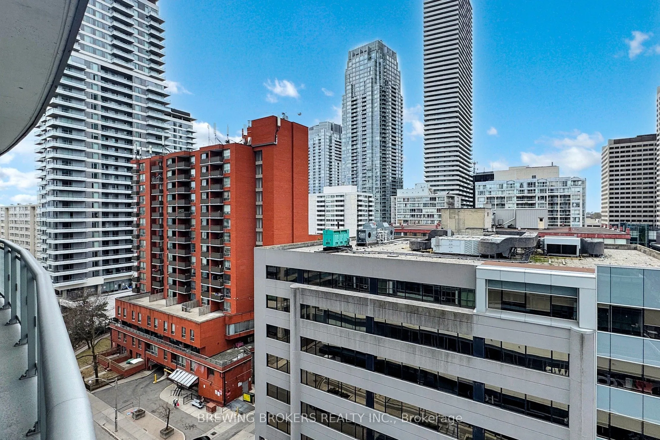 89 Dunfield Avenue, #902