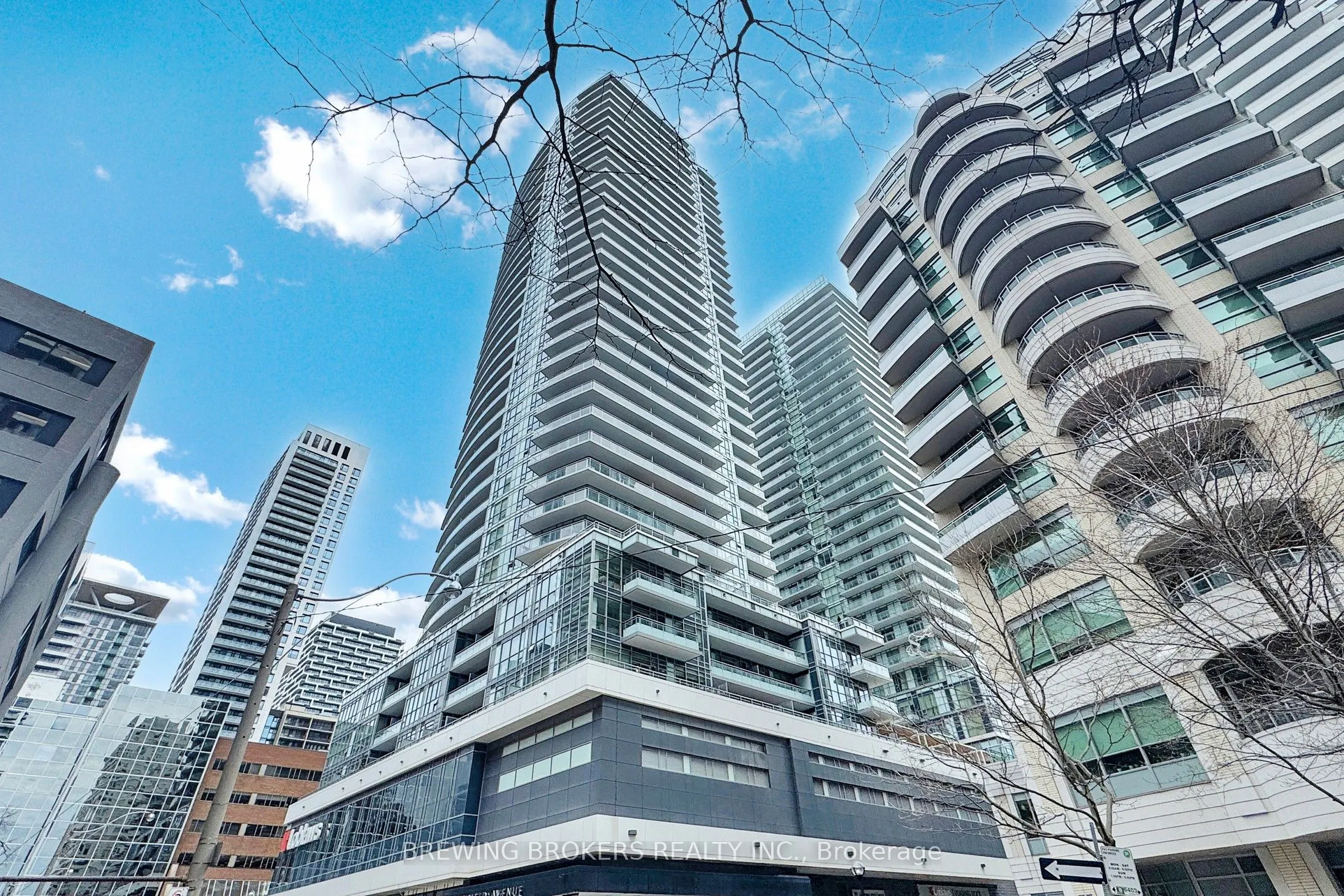 89 Dunfield Avenue, #902