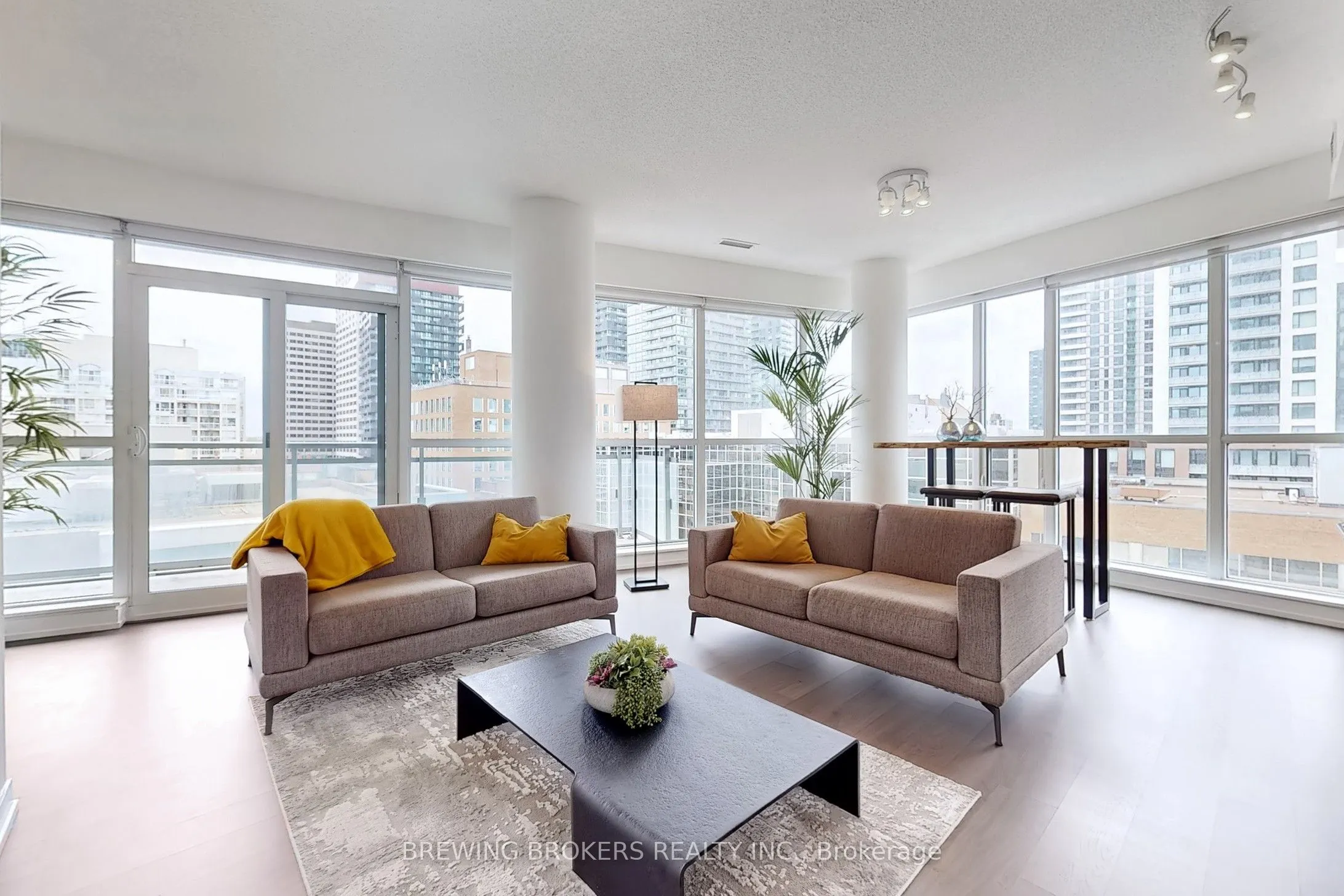 89 Dunfield Avenue, #902
