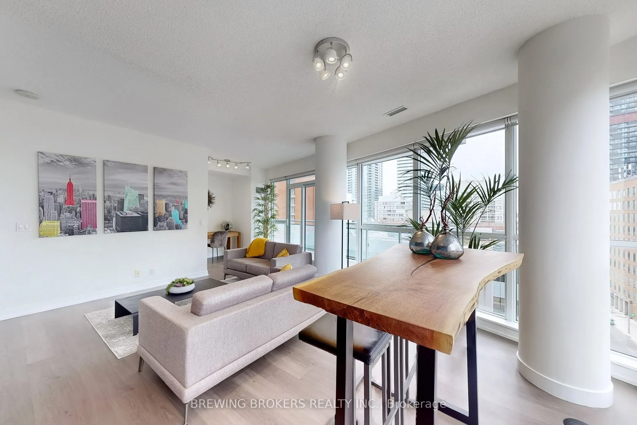 89 Dunfield Avenue, #902