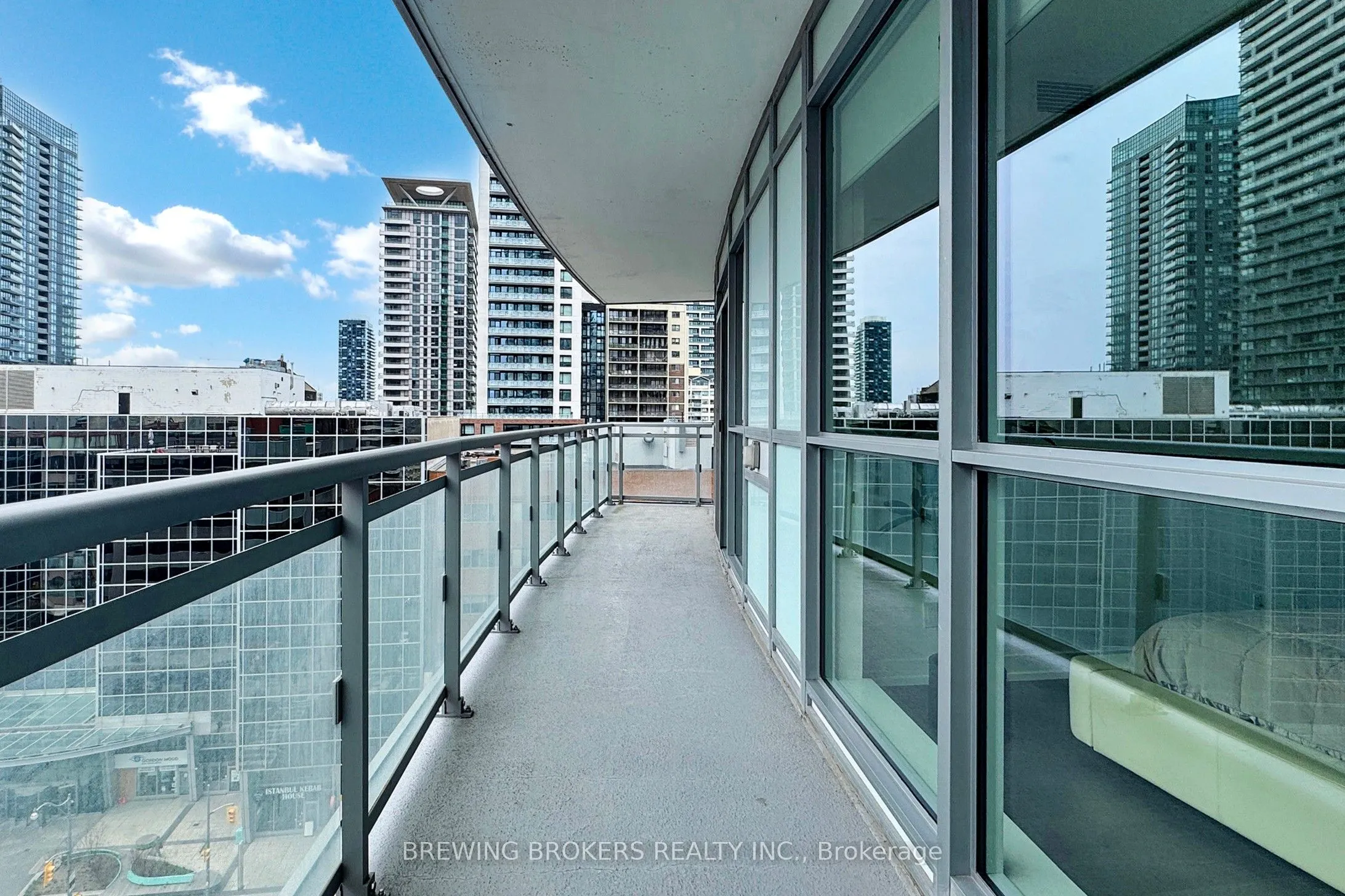 89 Dunfield Avenue, #902