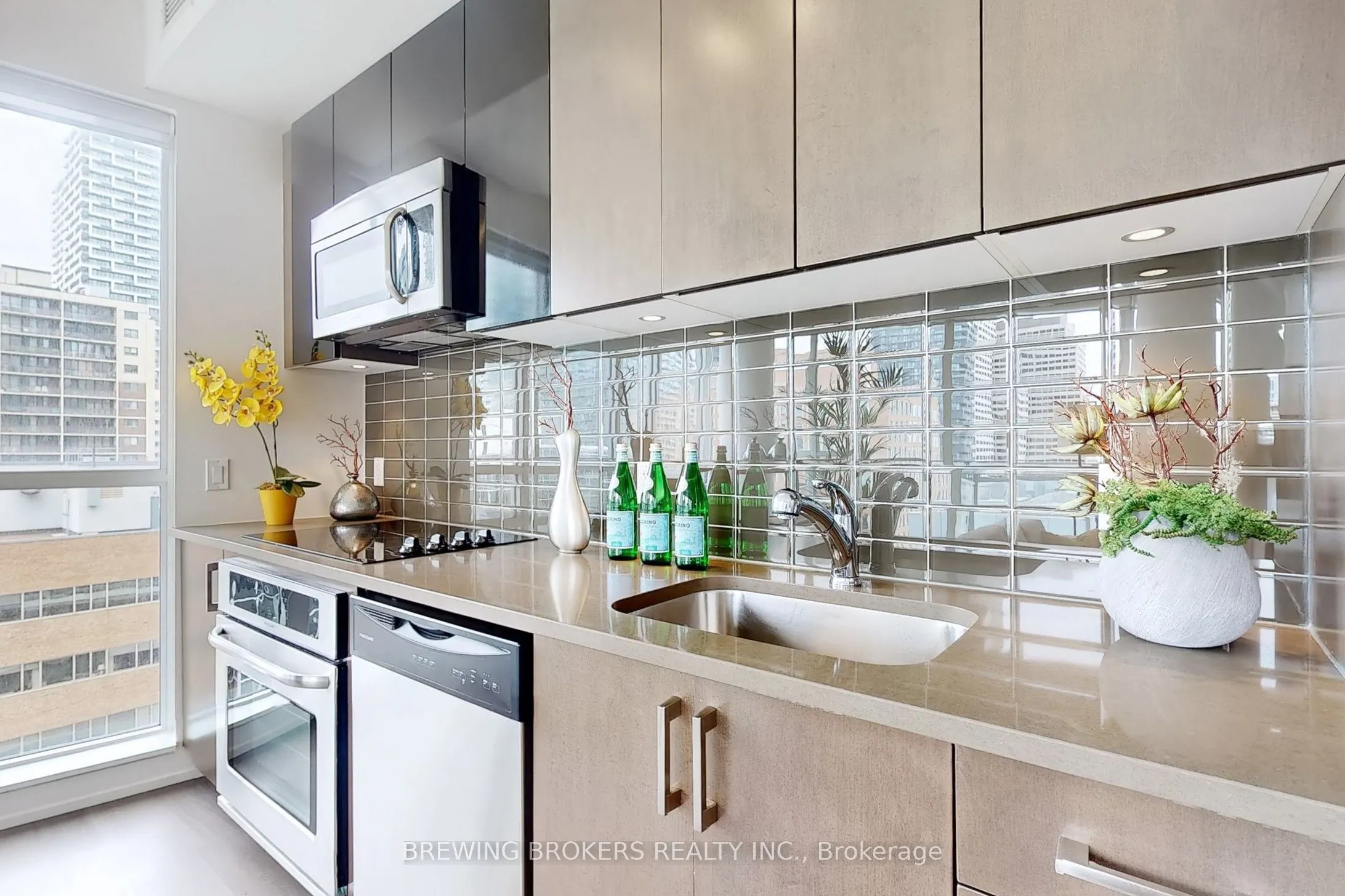 89 Dunfield Avenue, #902