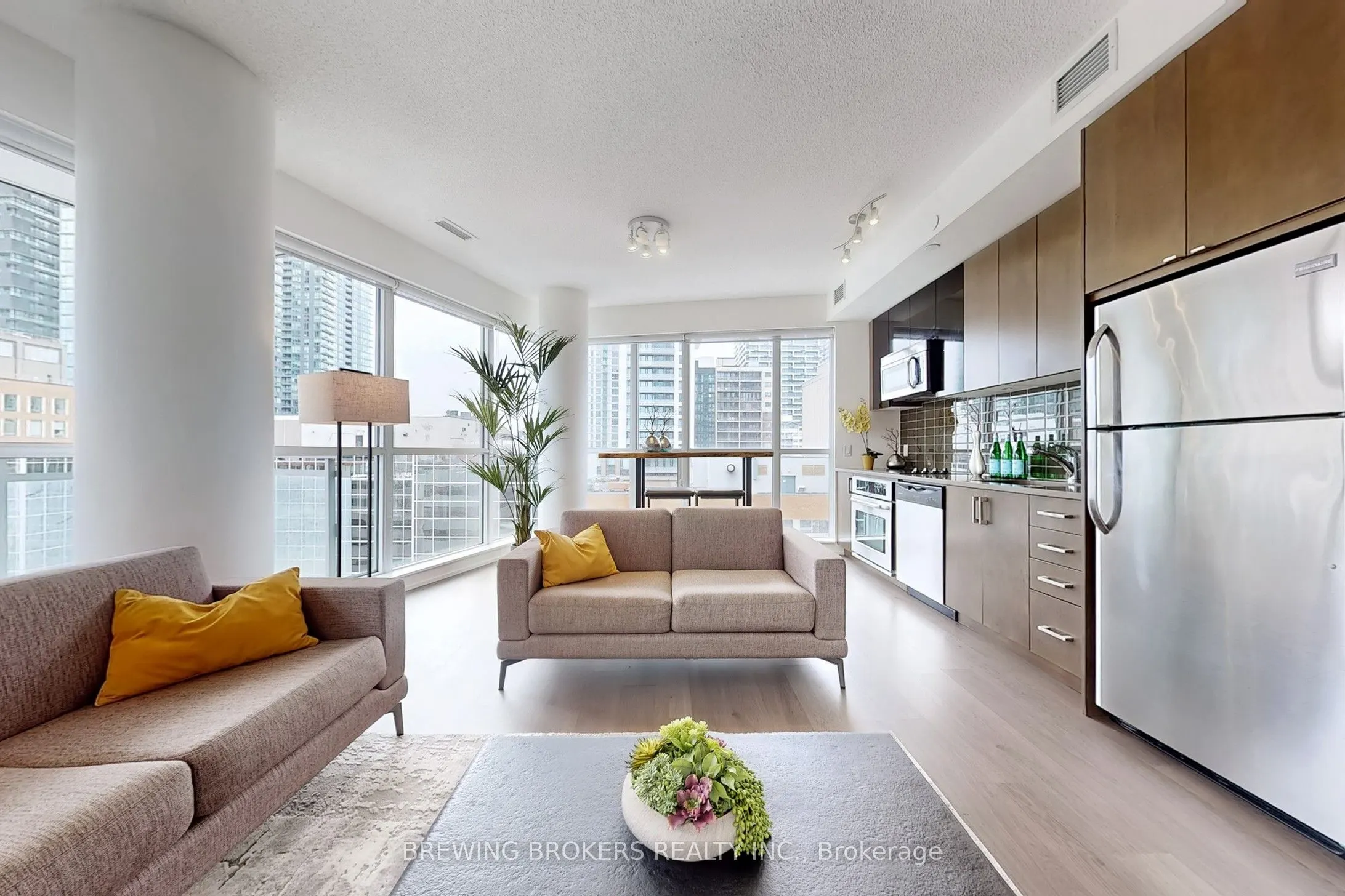 89 Dunfield Avenue, #902