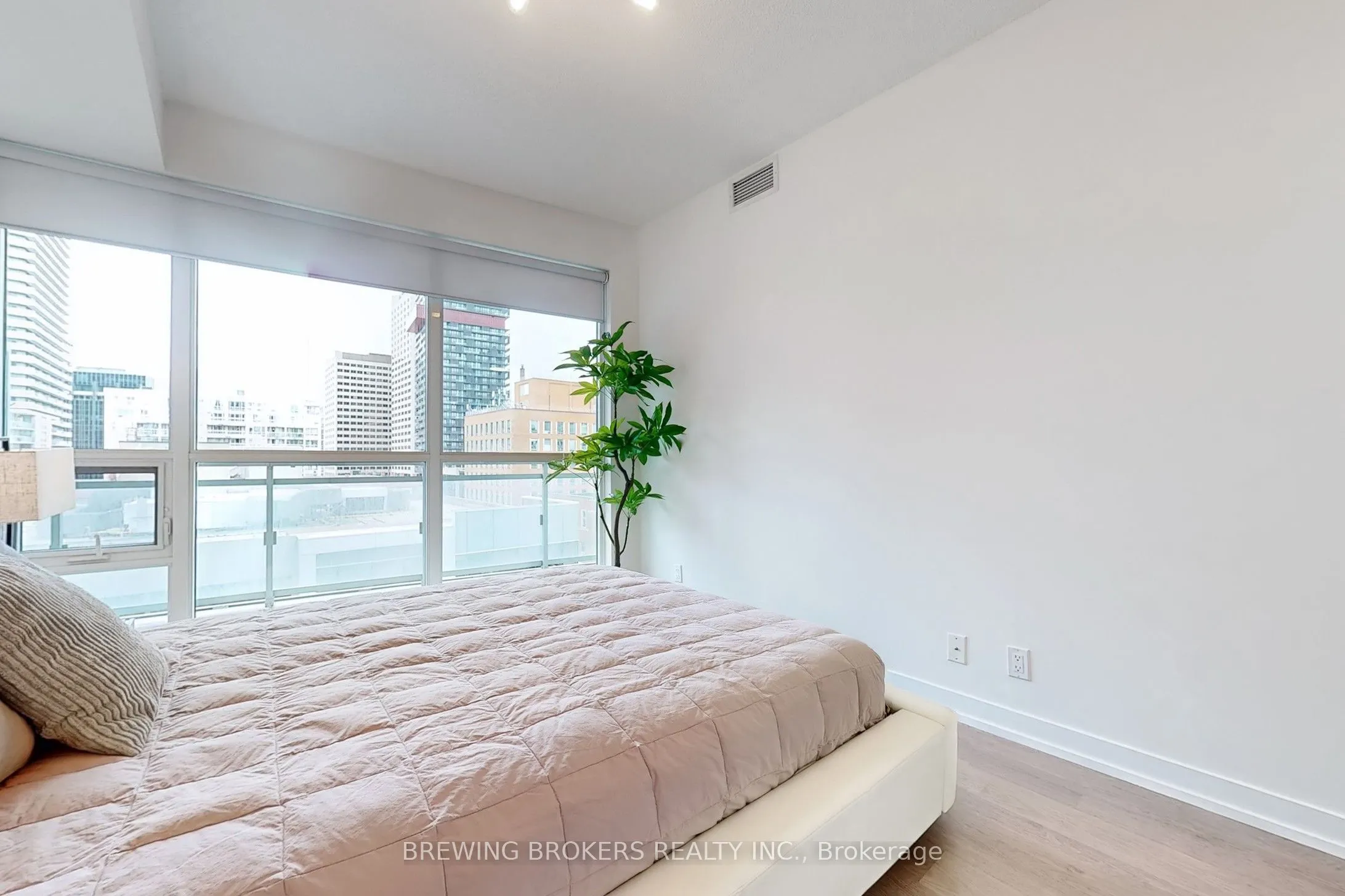 89 Dunfield Avenue, #902