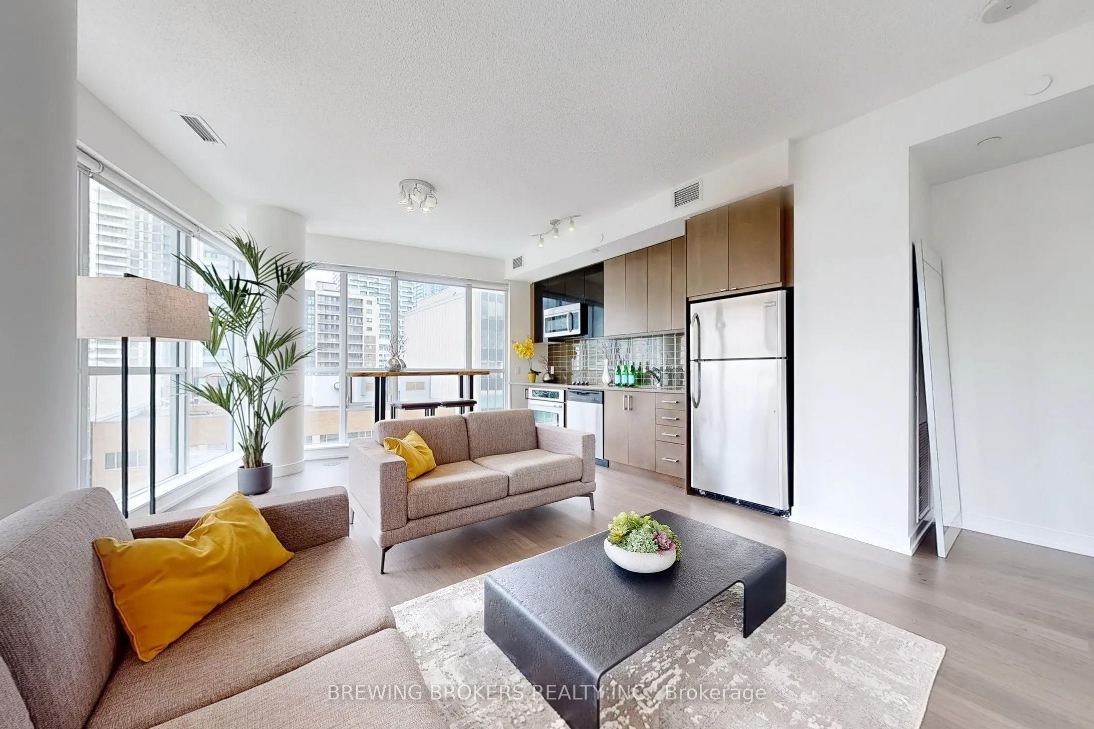 89 Dunfield Avenue, #902