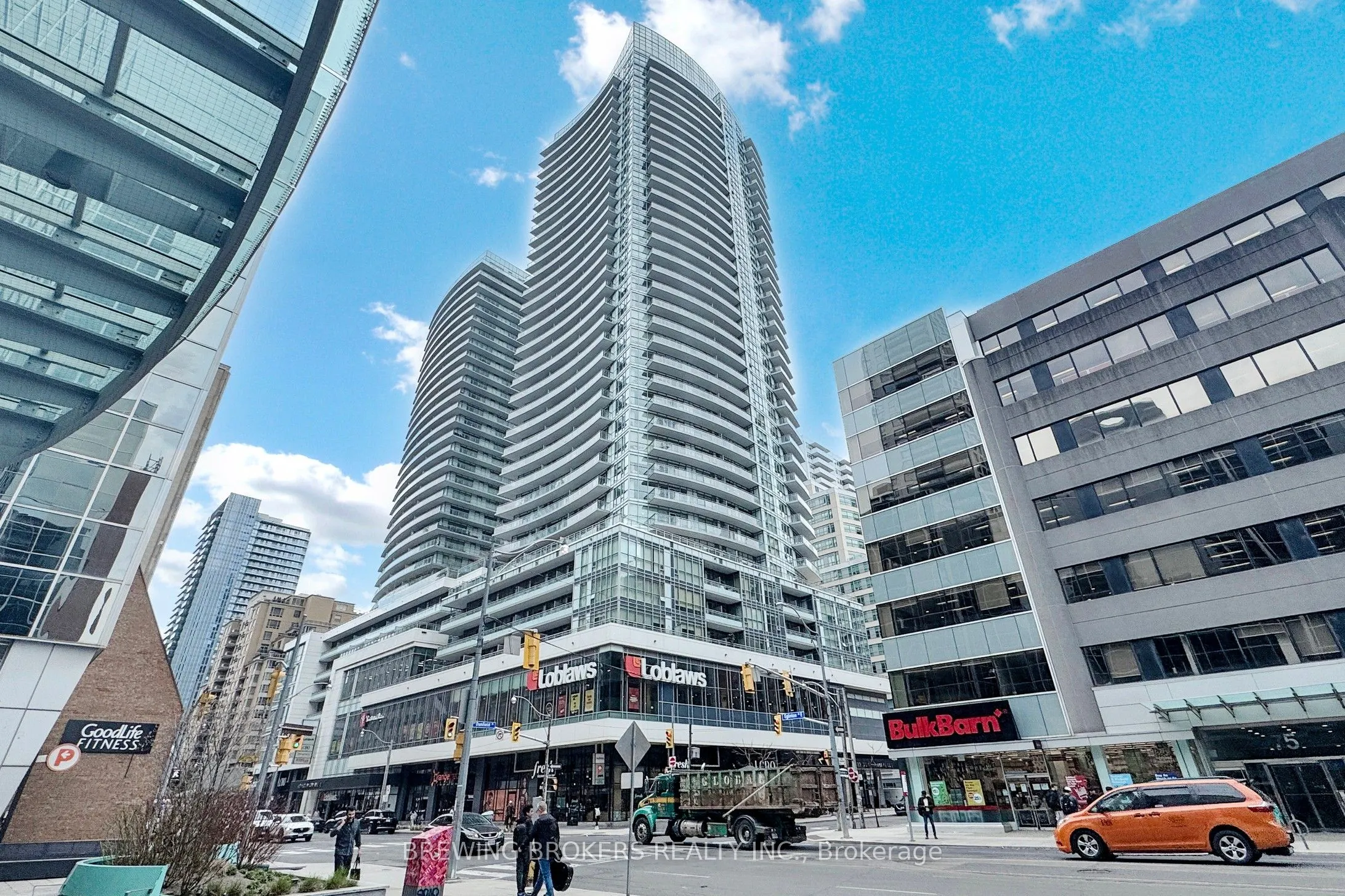 89 Dunfield Avenue, #902