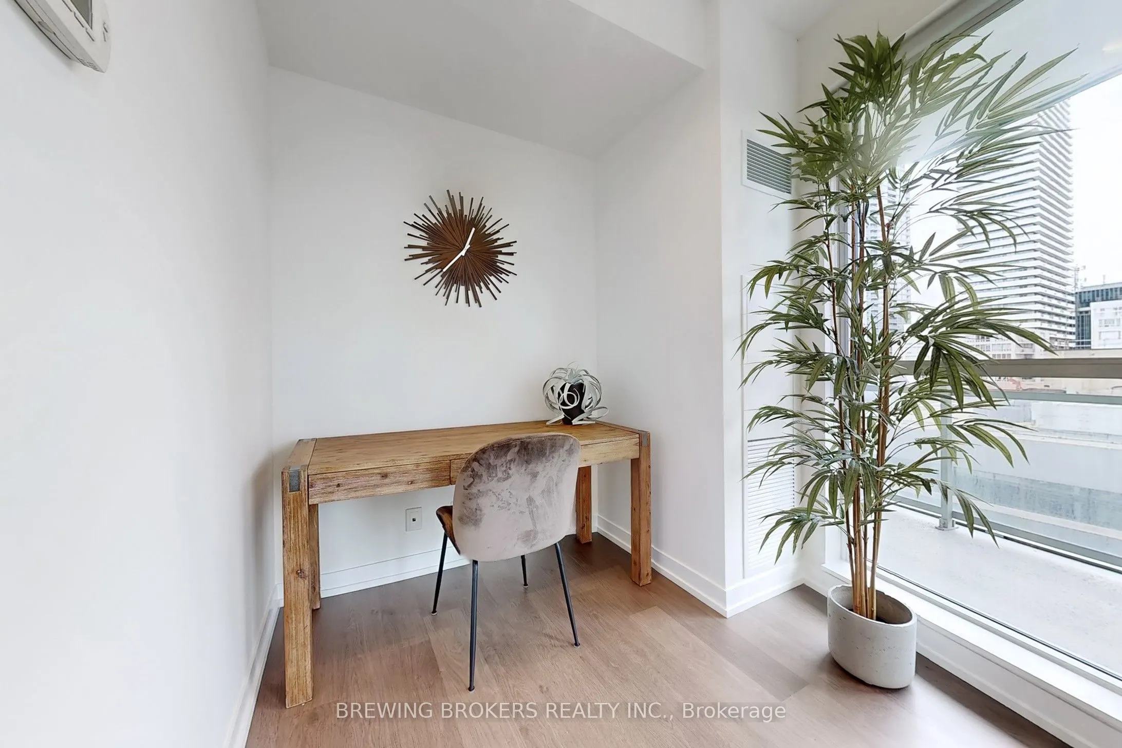 89 Dunfield Avenue, #902