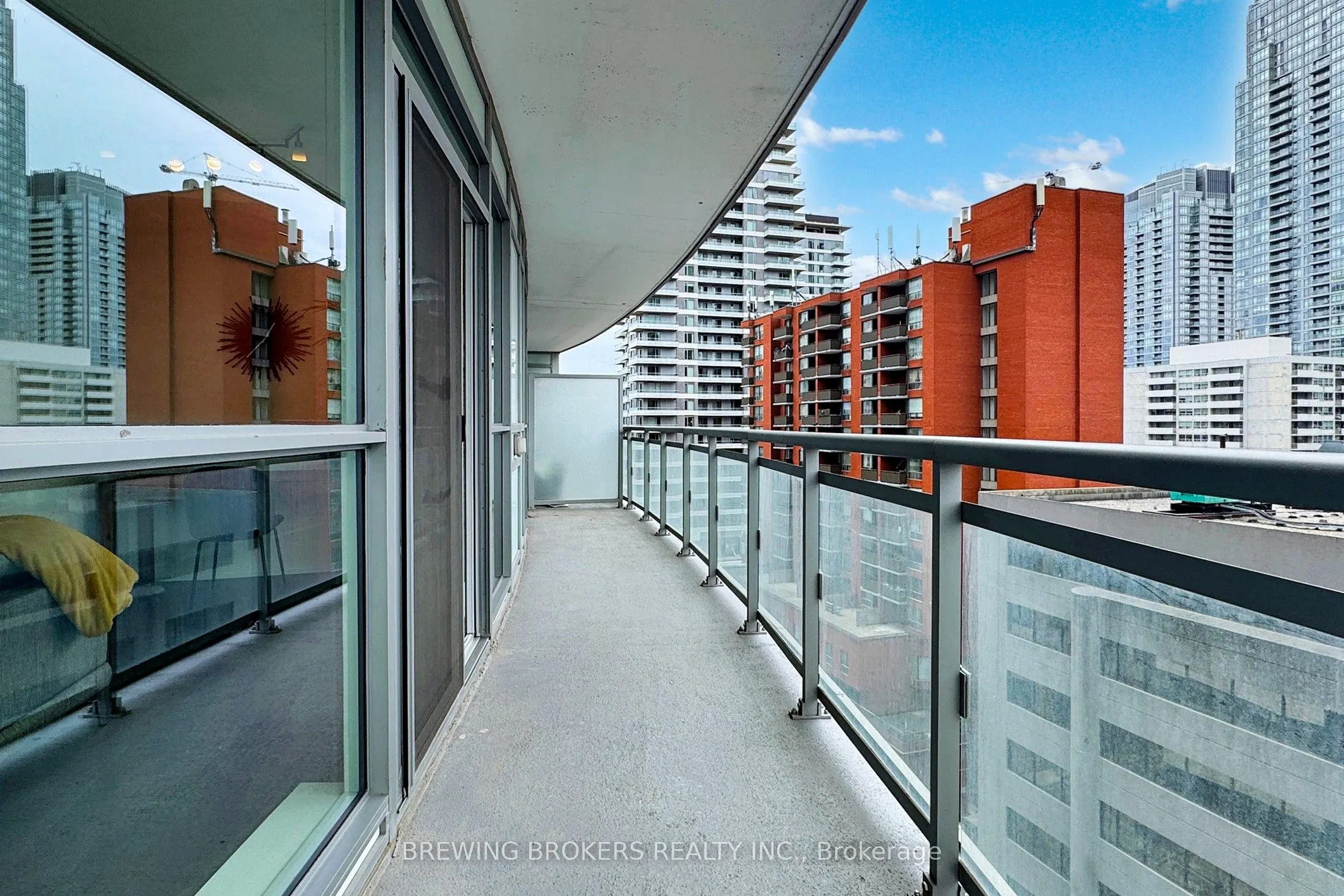 89 Dunfield Avenue, #902