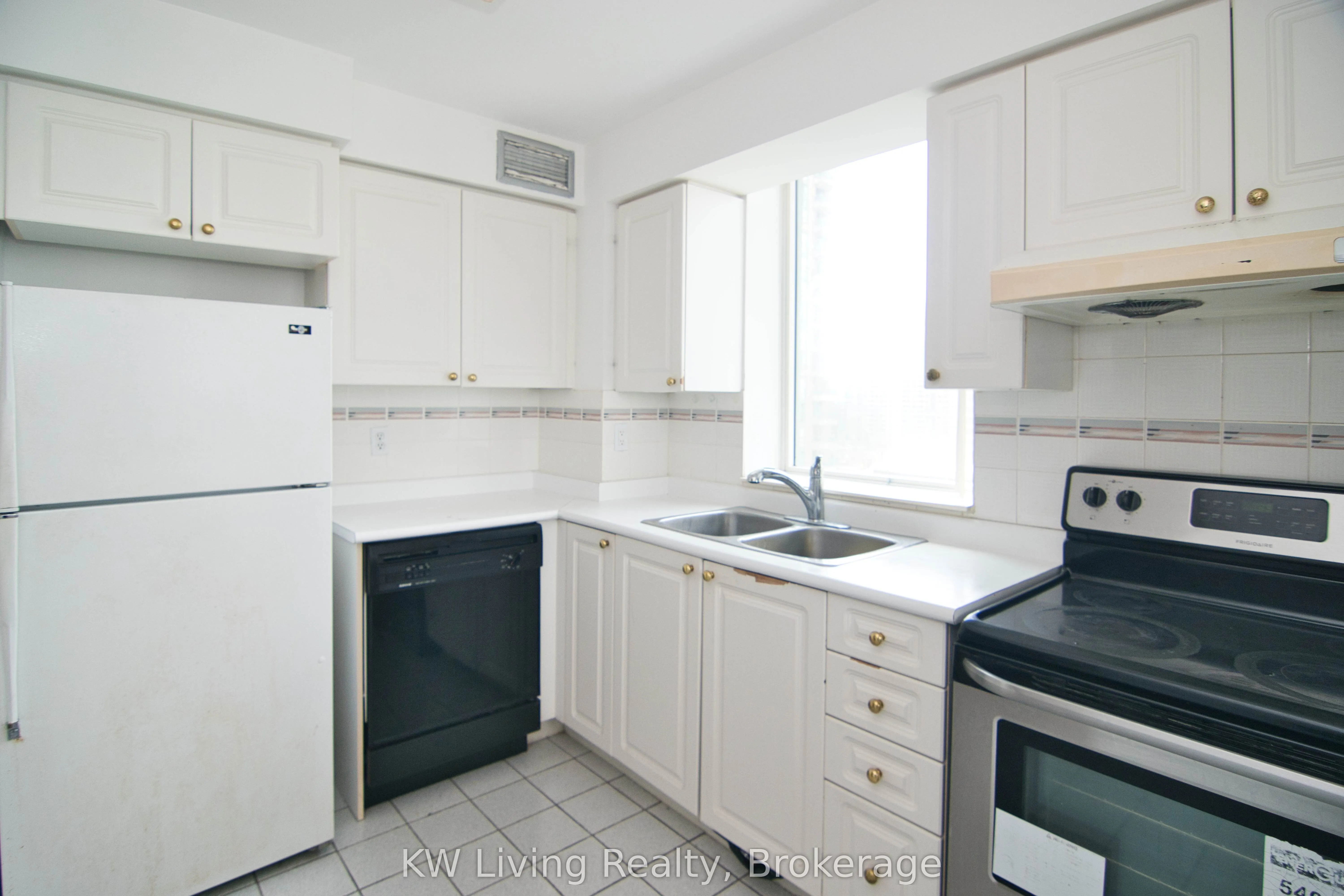 8 Pemberton Avenue, #1008
