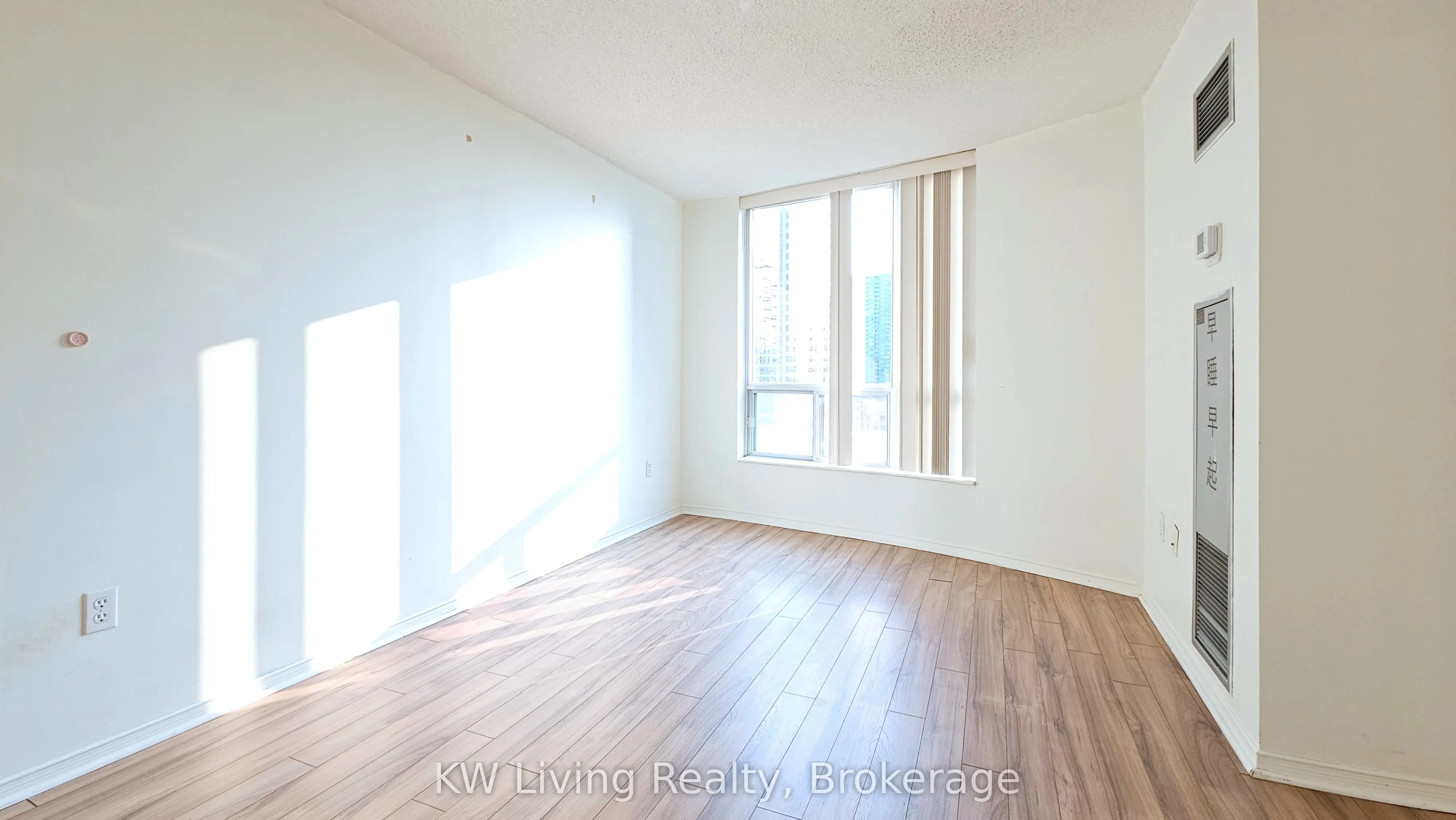 8 Pemberton Avenue, #1008