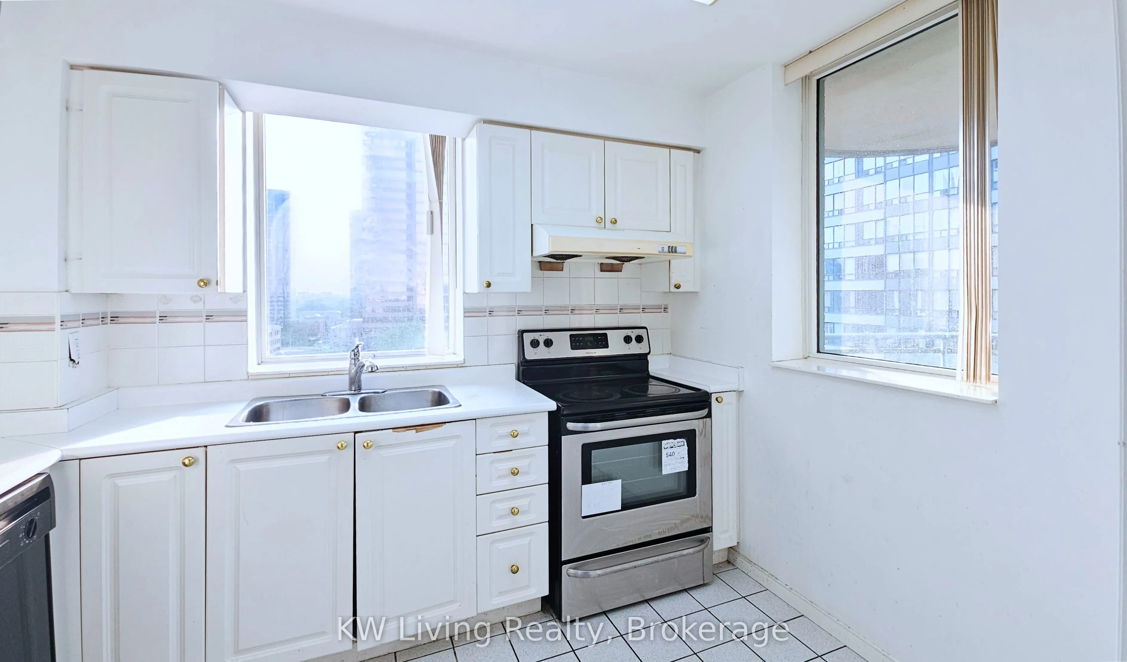 8 Pemberton Avenue, #1008