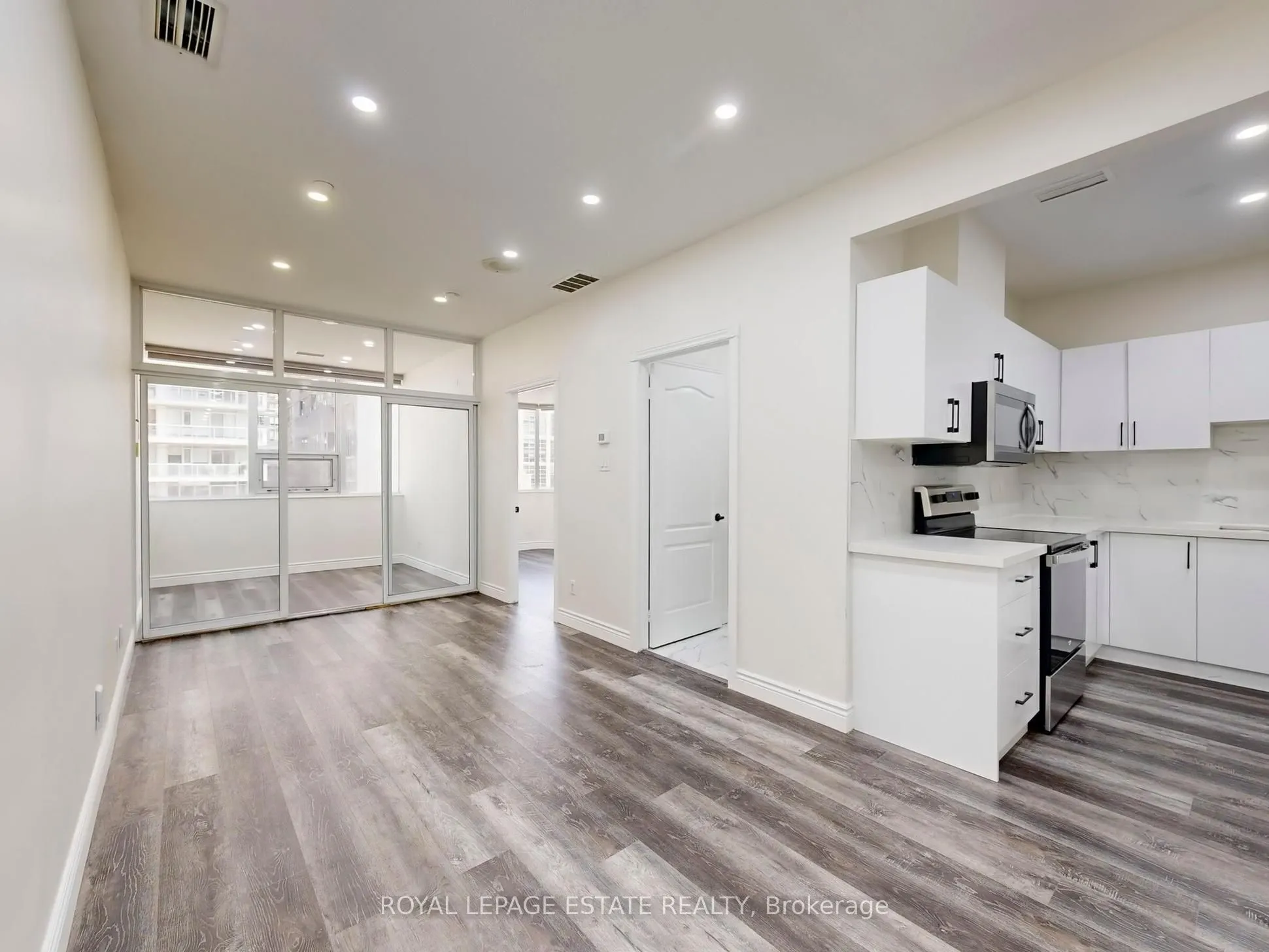 393 King Street W, #607