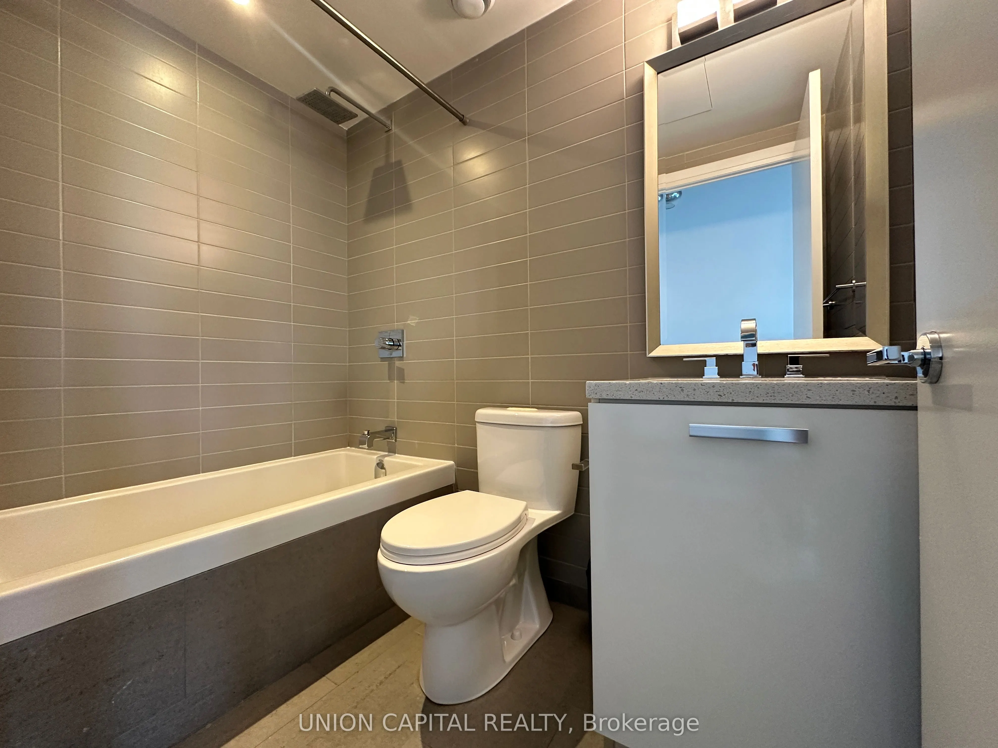 224 King Street W, #2902