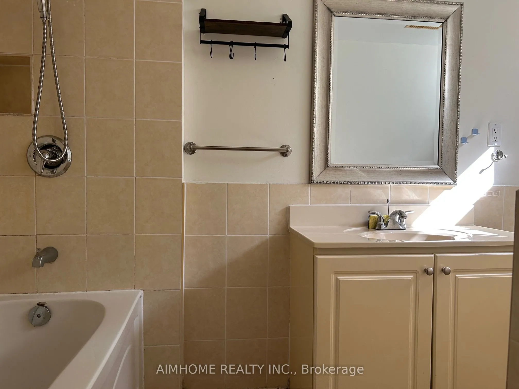 52 Bathford Crescent, #Lower