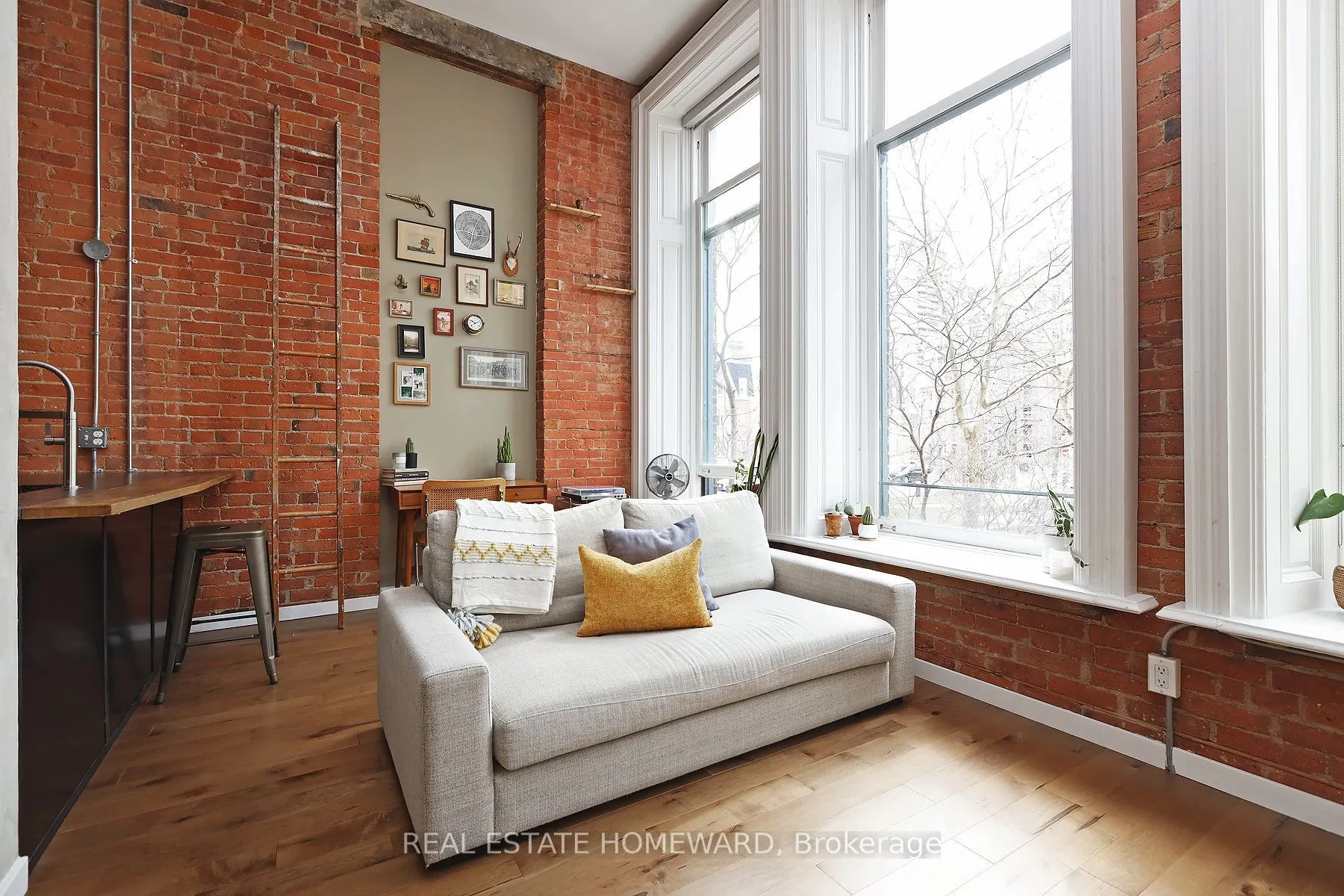 915 King Street W, #205