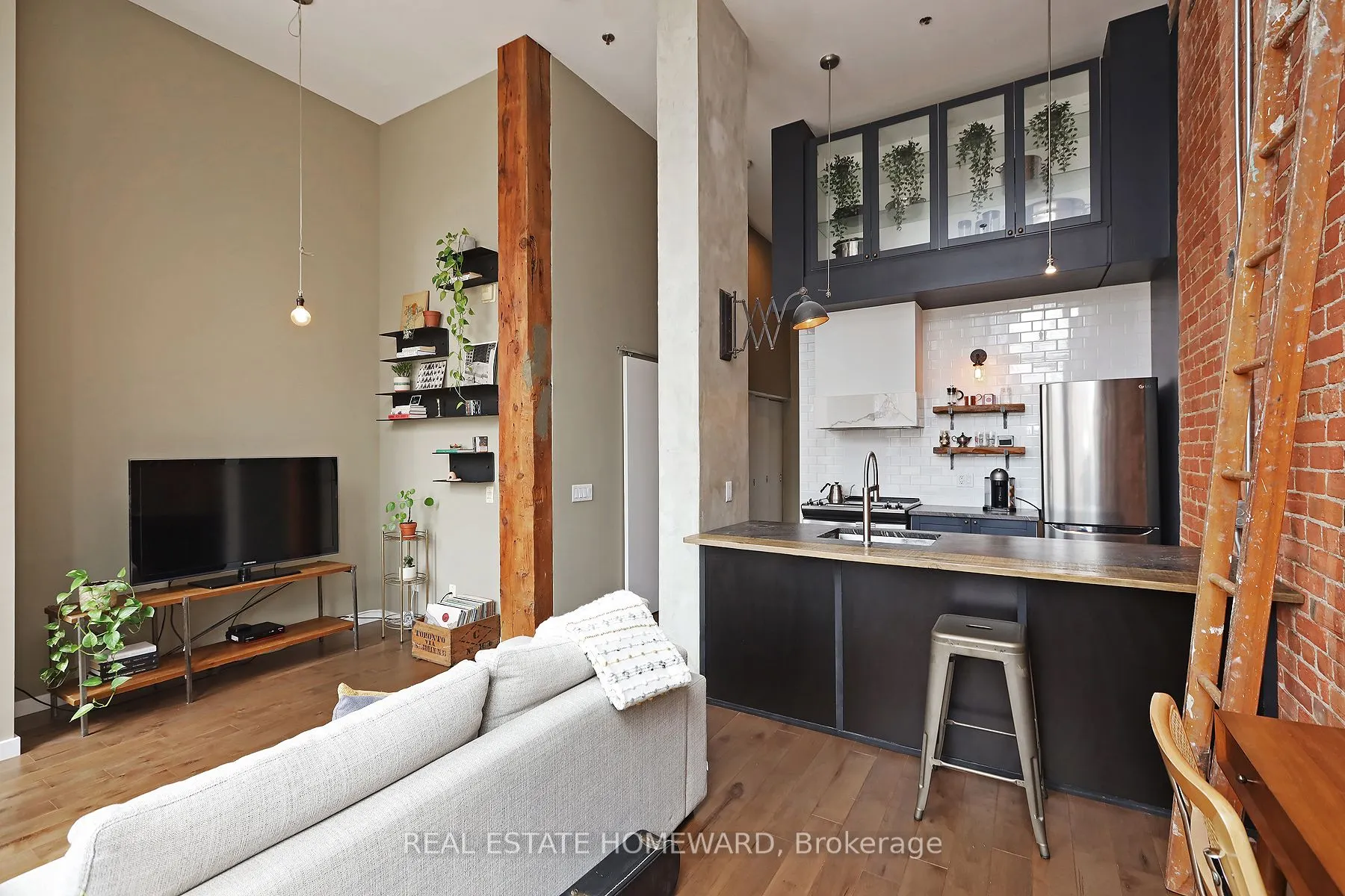 915 King Street W, #205
