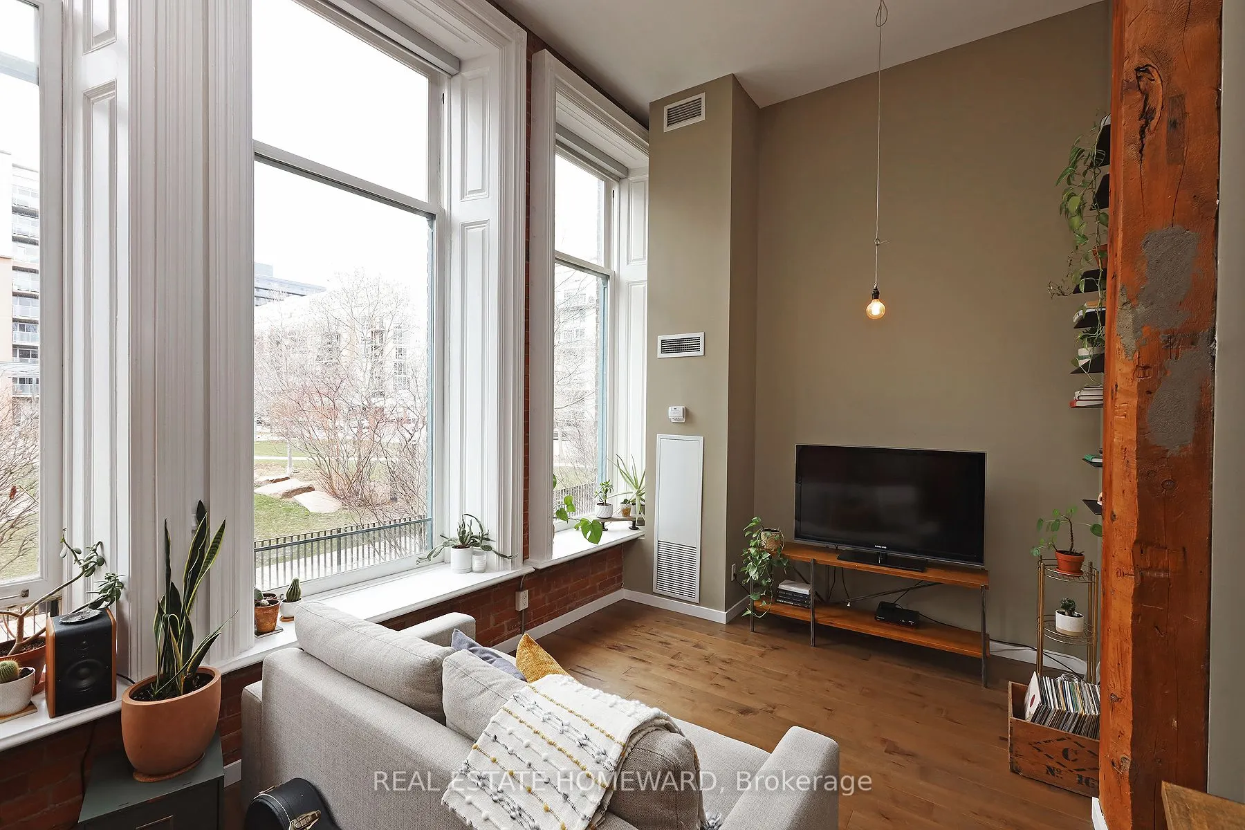 915 King Street W, #205