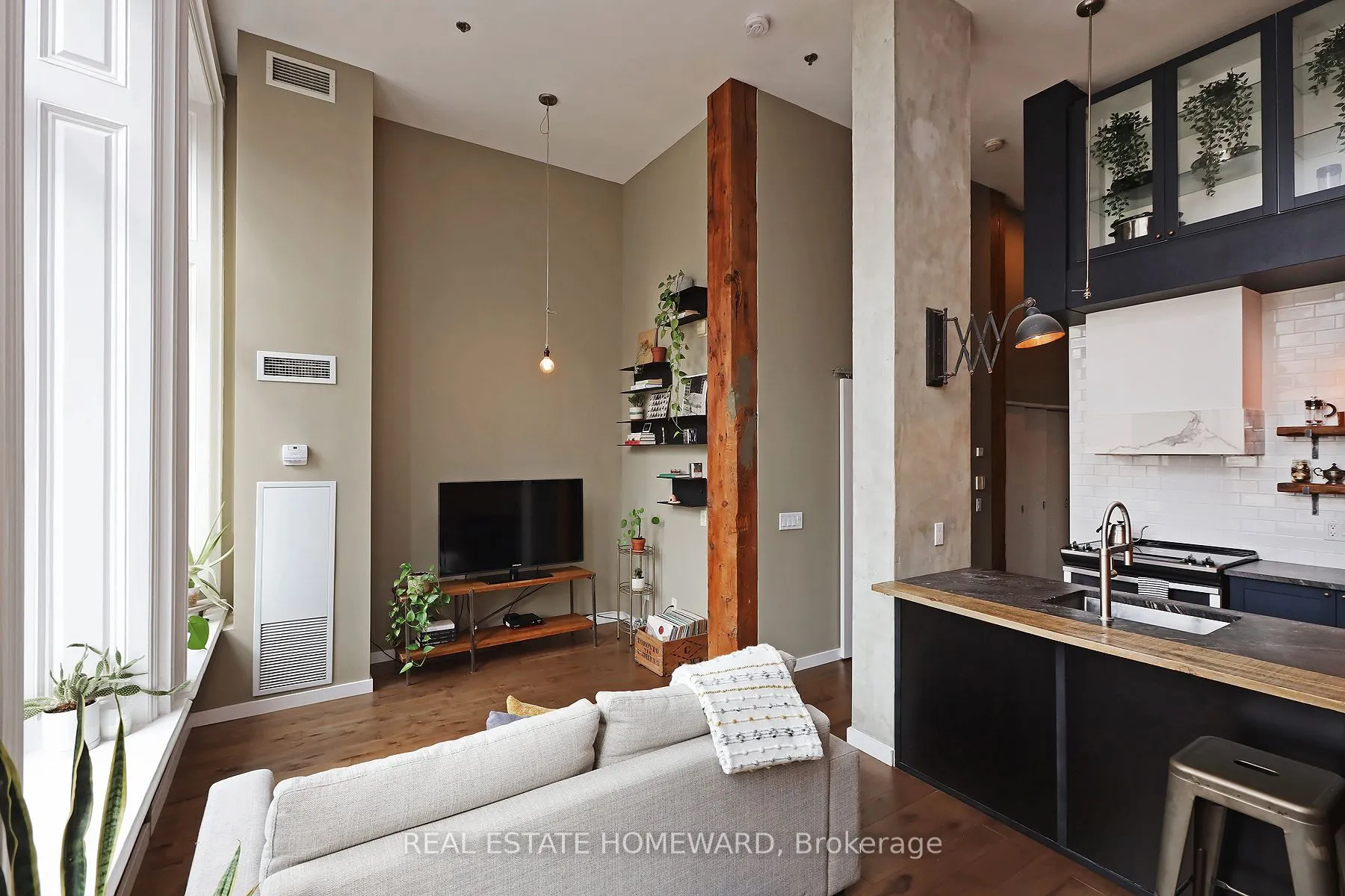 915 King Street W, #205