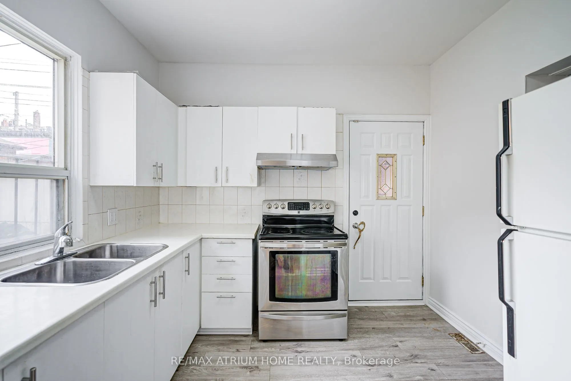 1000 Dundas Street W