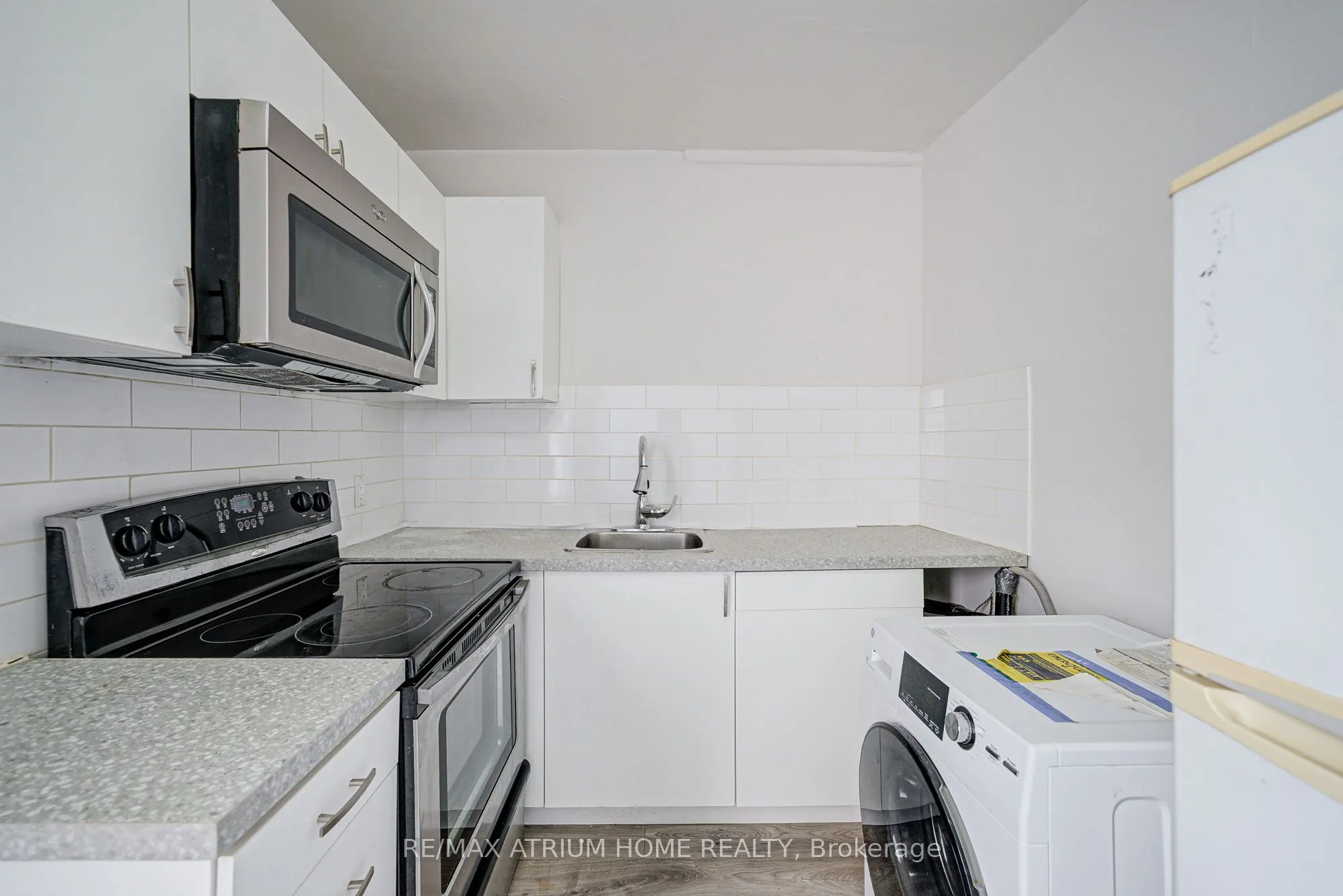 1000 Dundas Street W