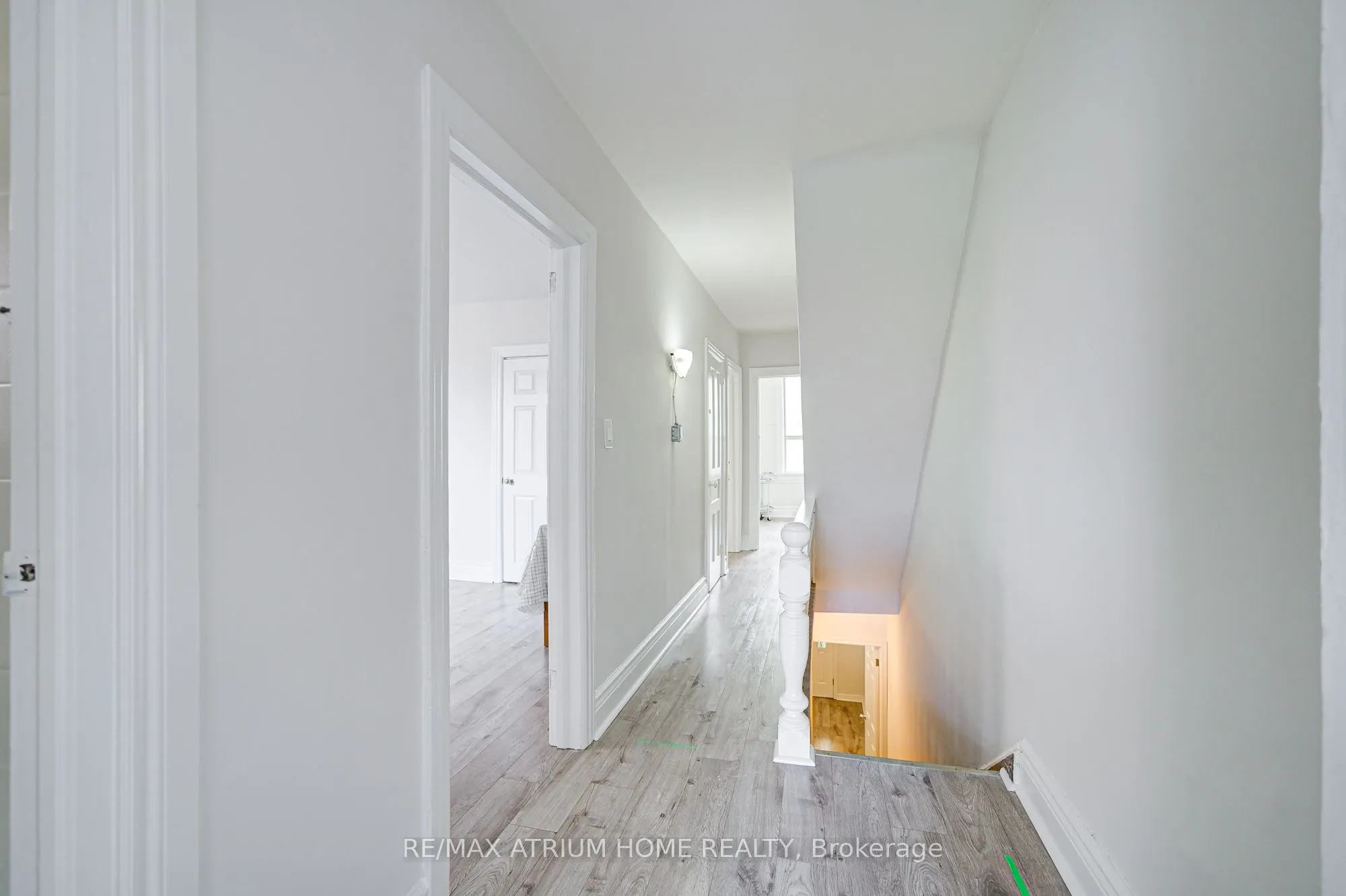 1000 Dundas Street W