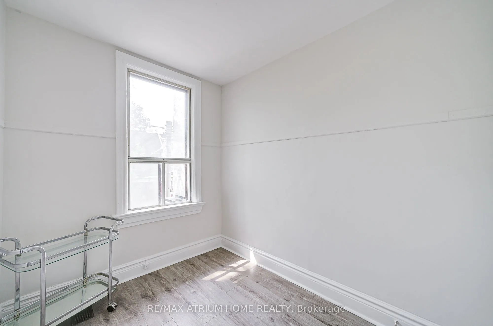1000 Dundas Street W