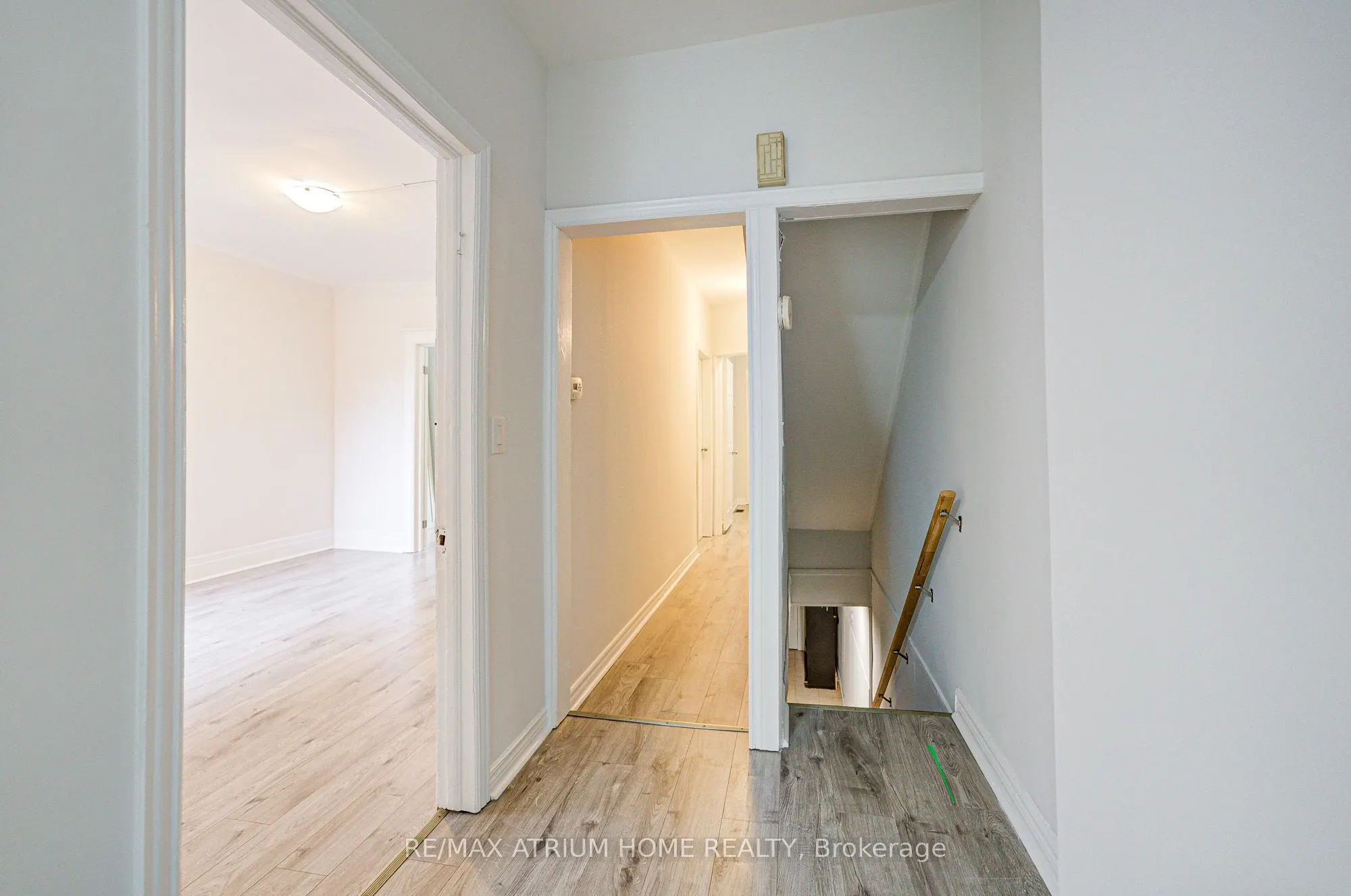 1000 Dundas Street W