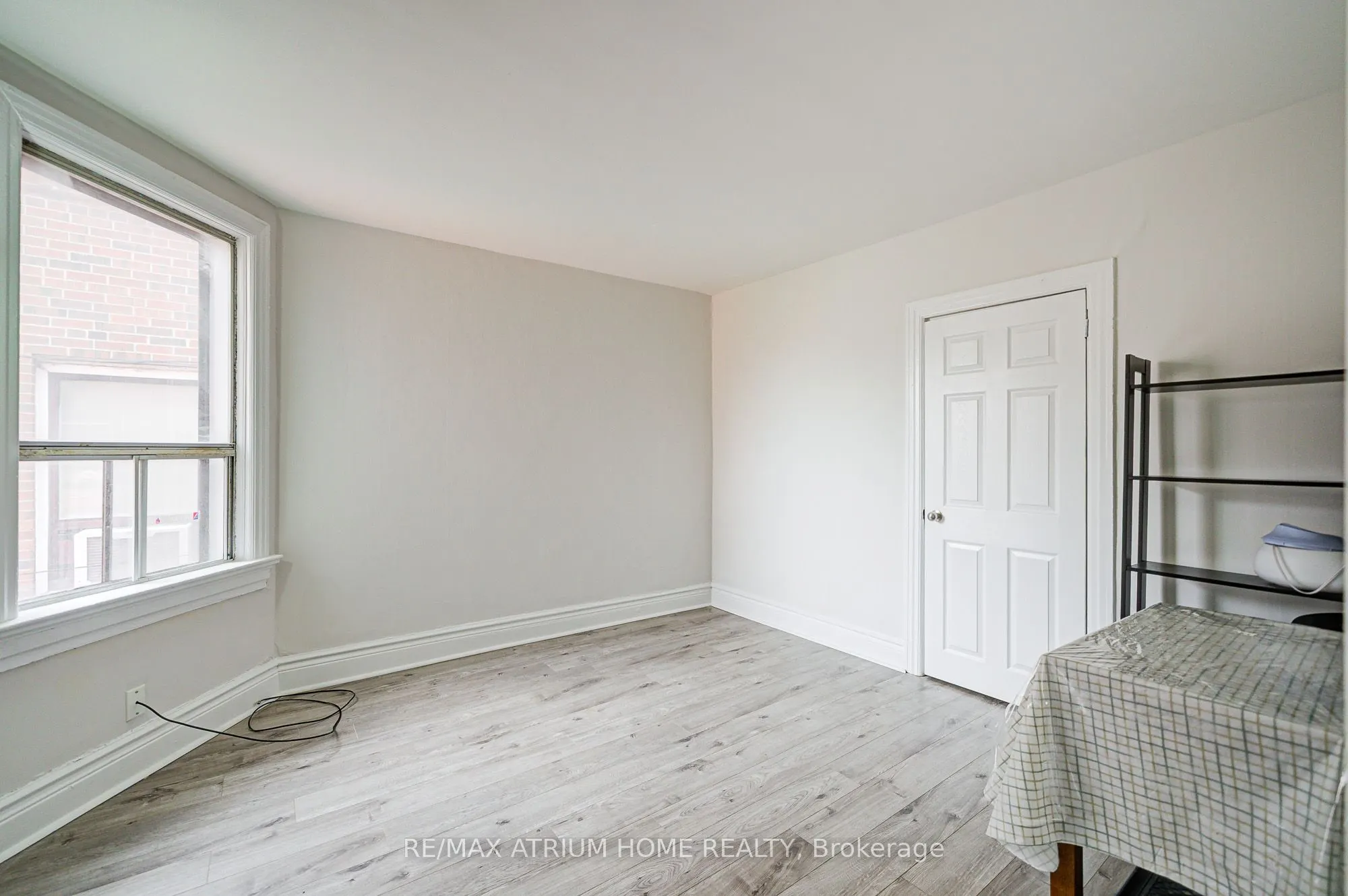 1000 Dundas Street W