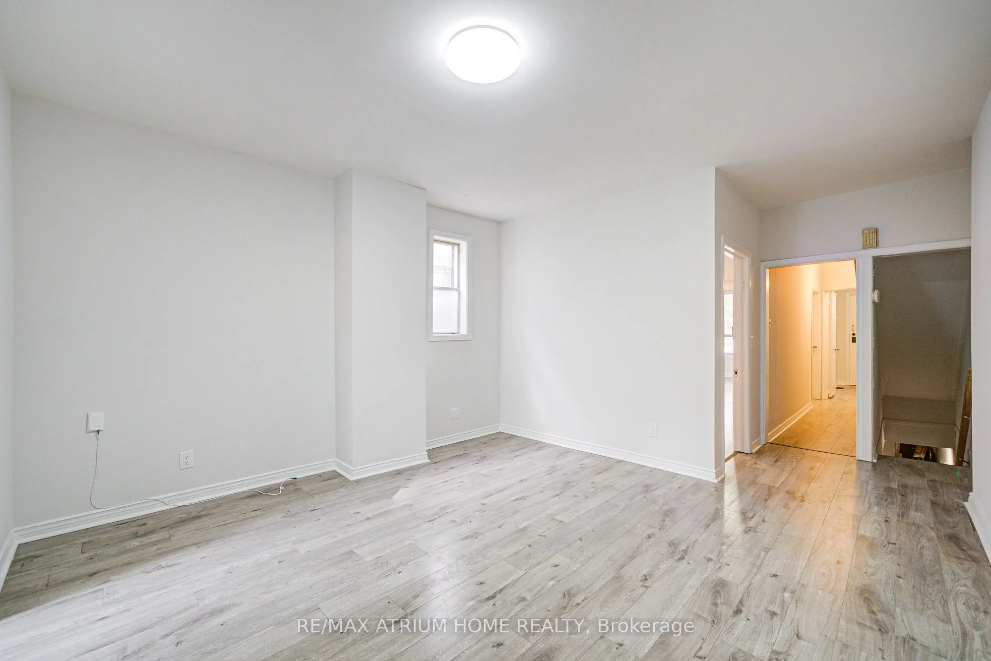 1000 Dundas Street W