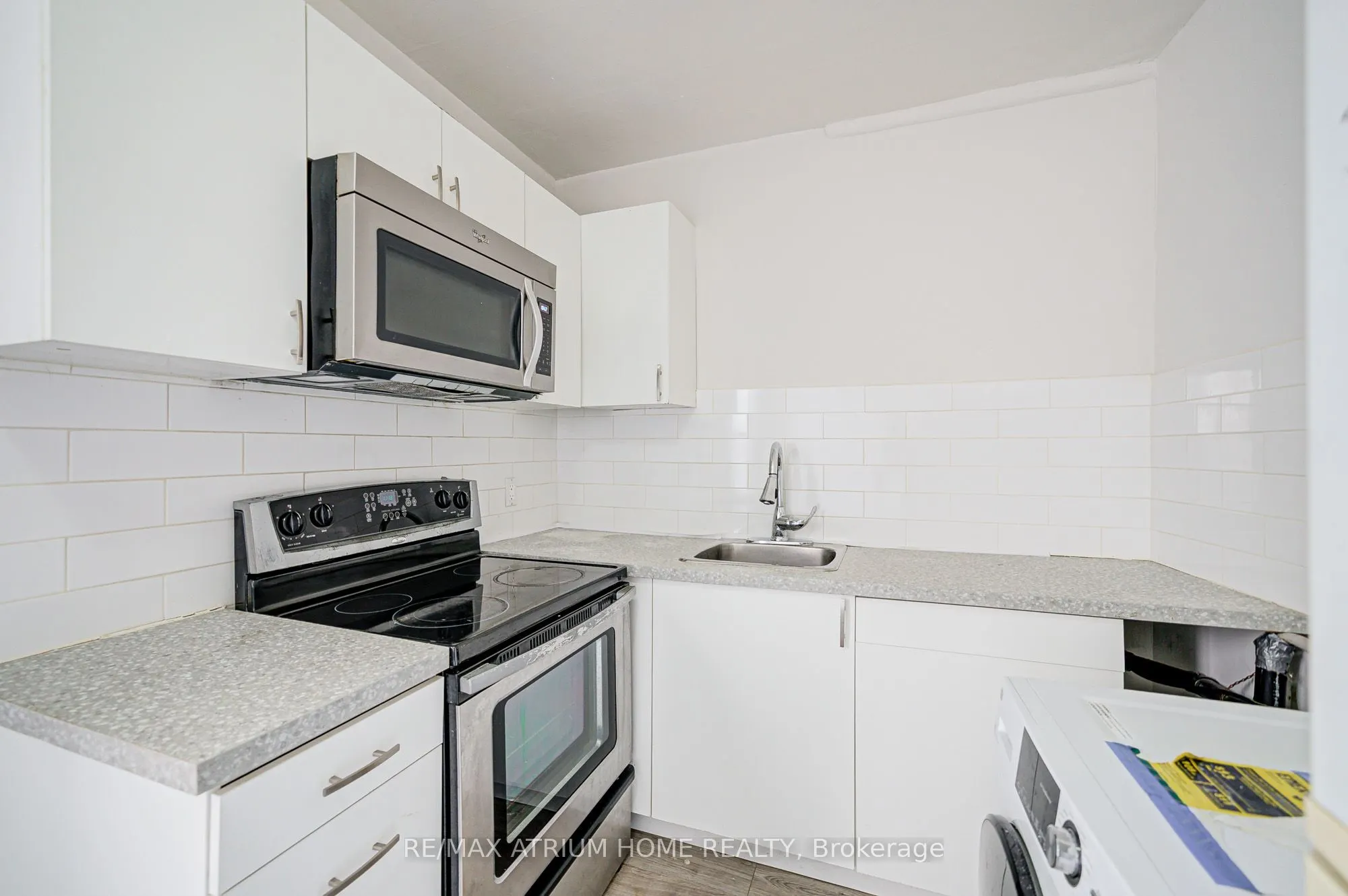 1000 Dundas Street W