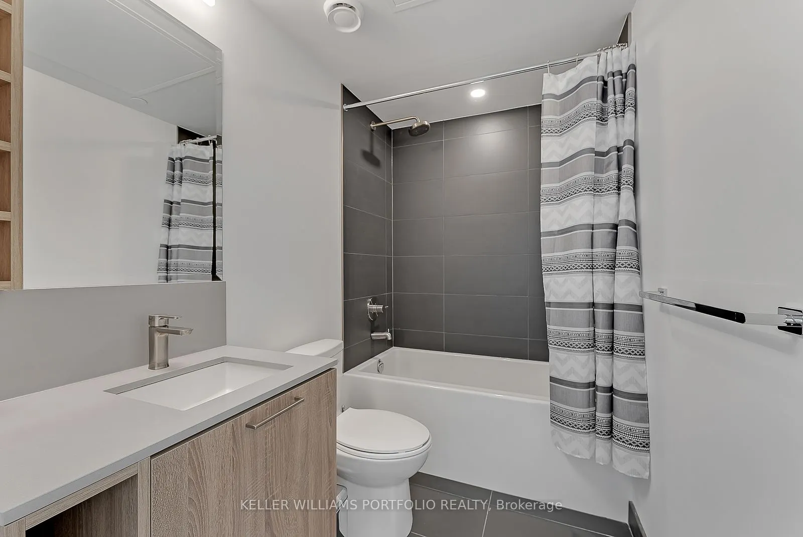 19 Western Battery Road, #716