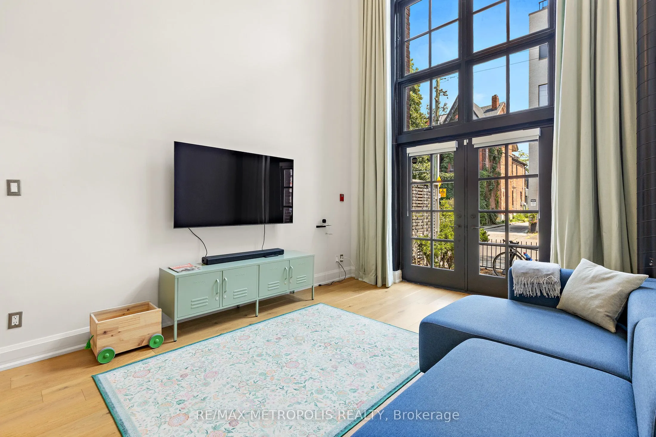 394 Euclid Avenue, #102