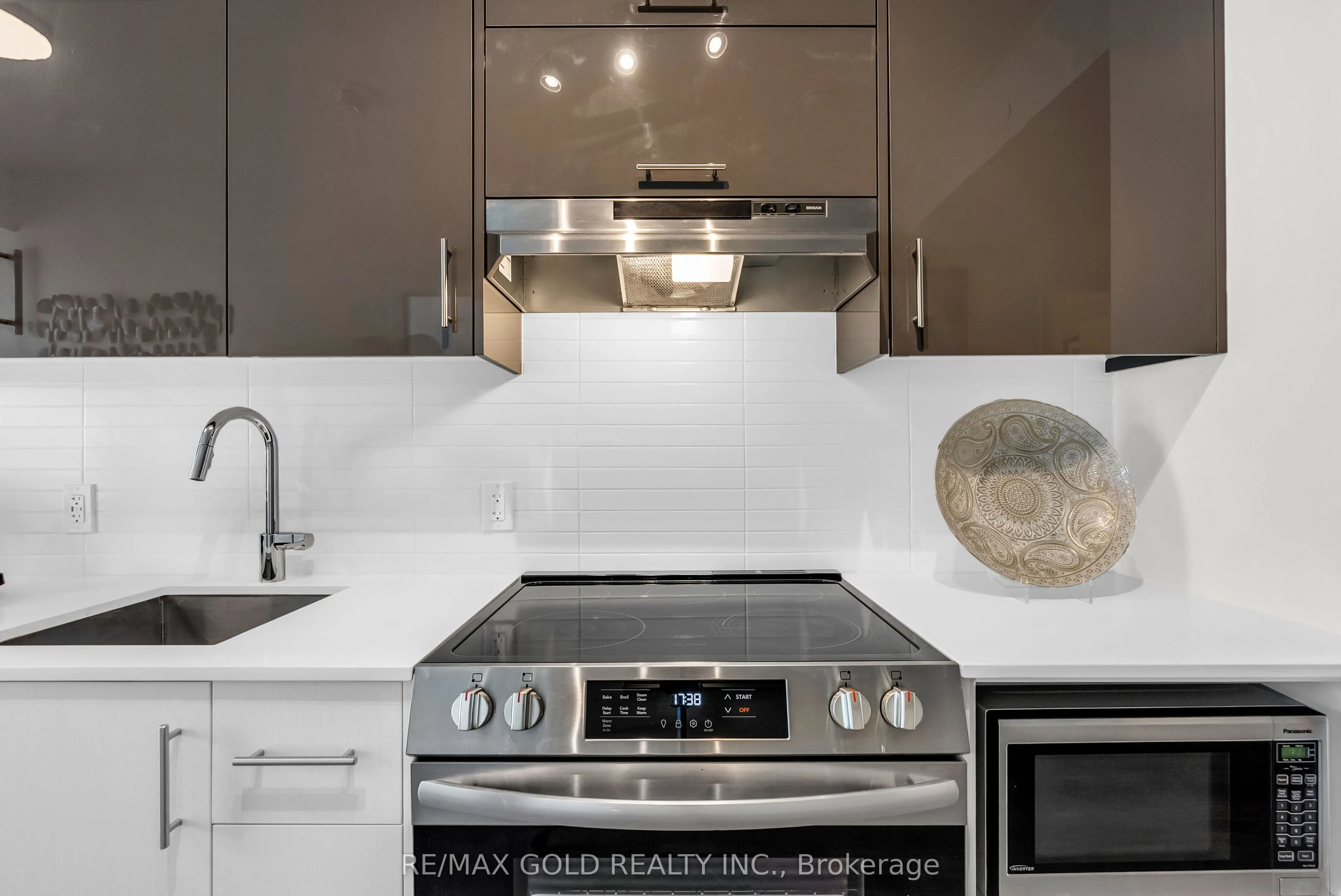 188 FAIRVIEW MALL Drive, #2101